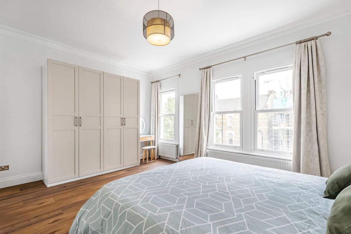 Modern 5-Bed Home in Maida Vale