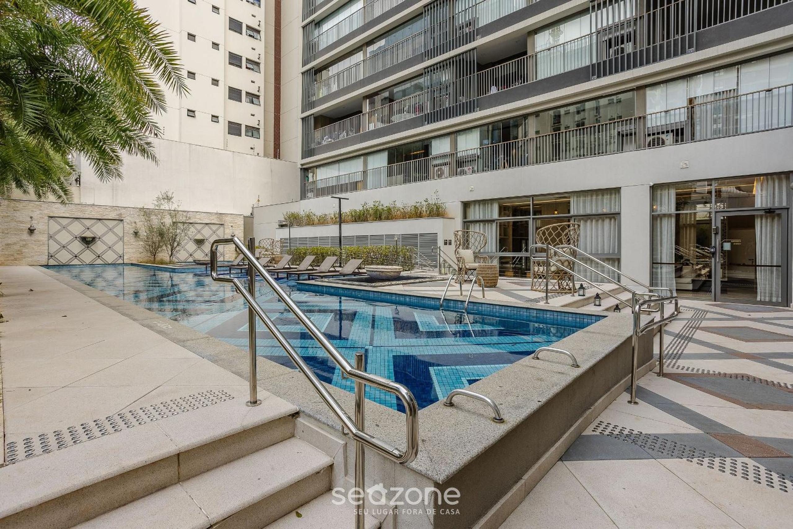 Studio in Condominium with Pool in Paraíso ZAH0811