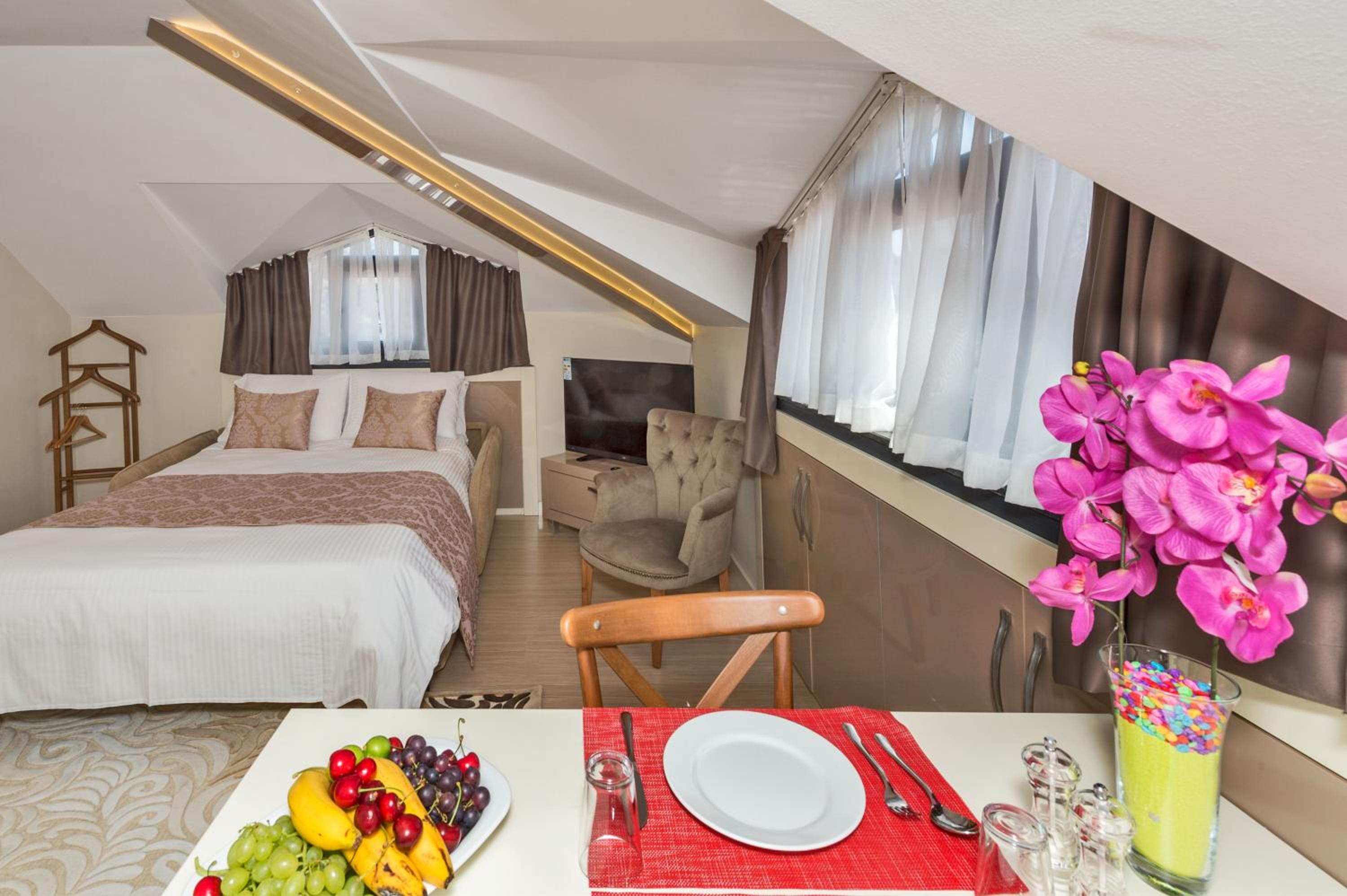 Gen Suites - Image 23