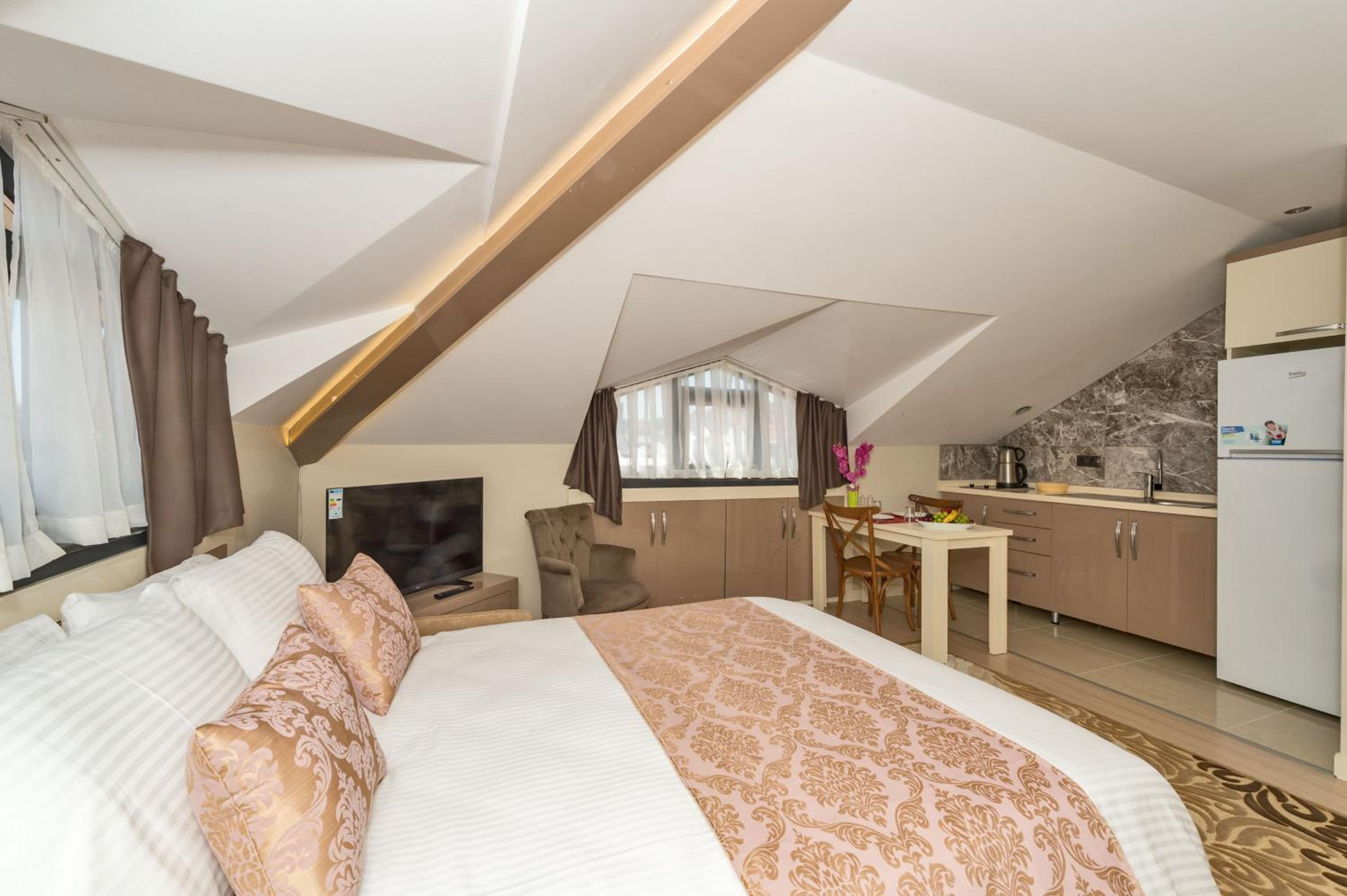 Gen Suites - Image 25