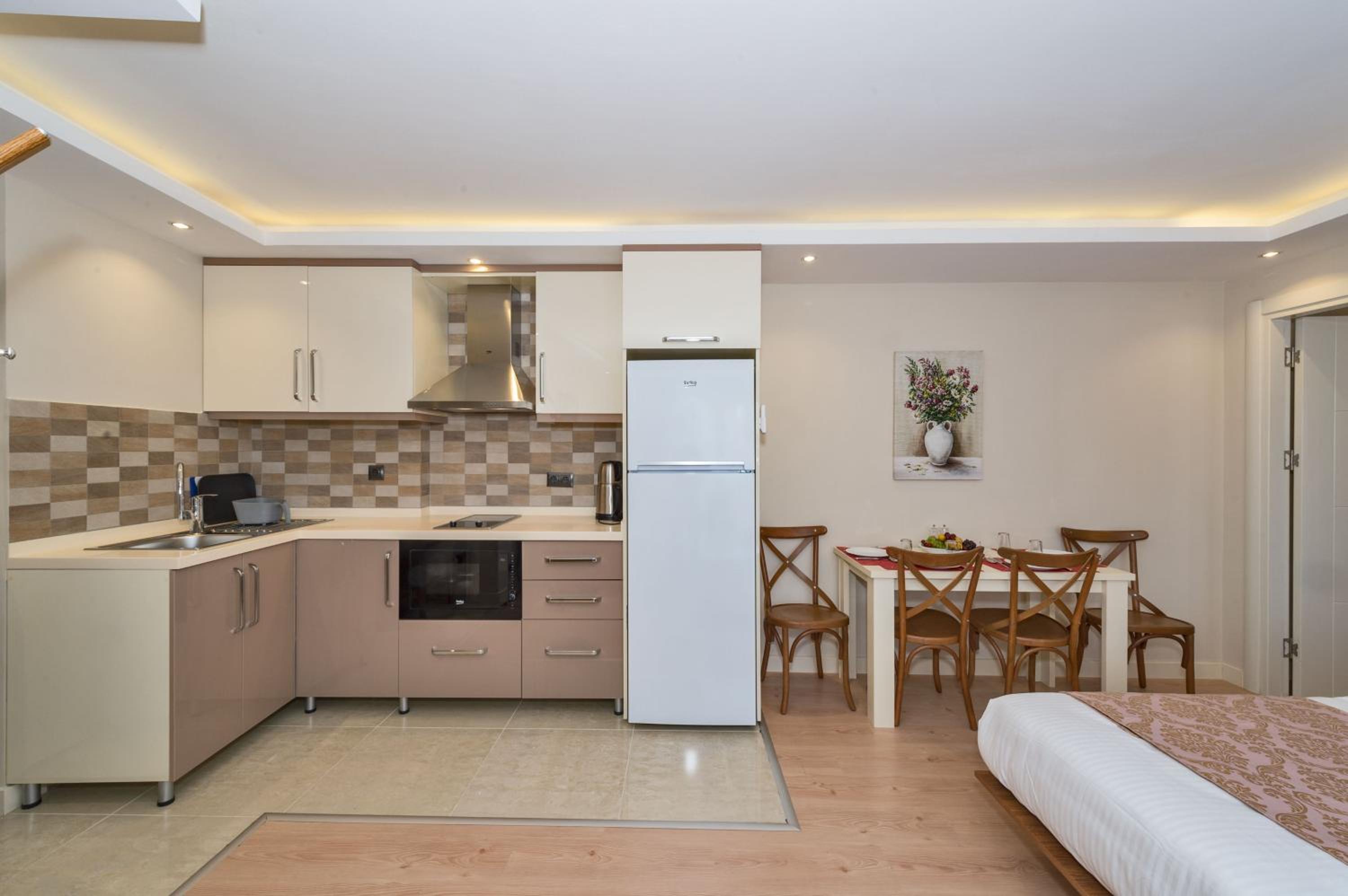 Gen Suites - Image 39