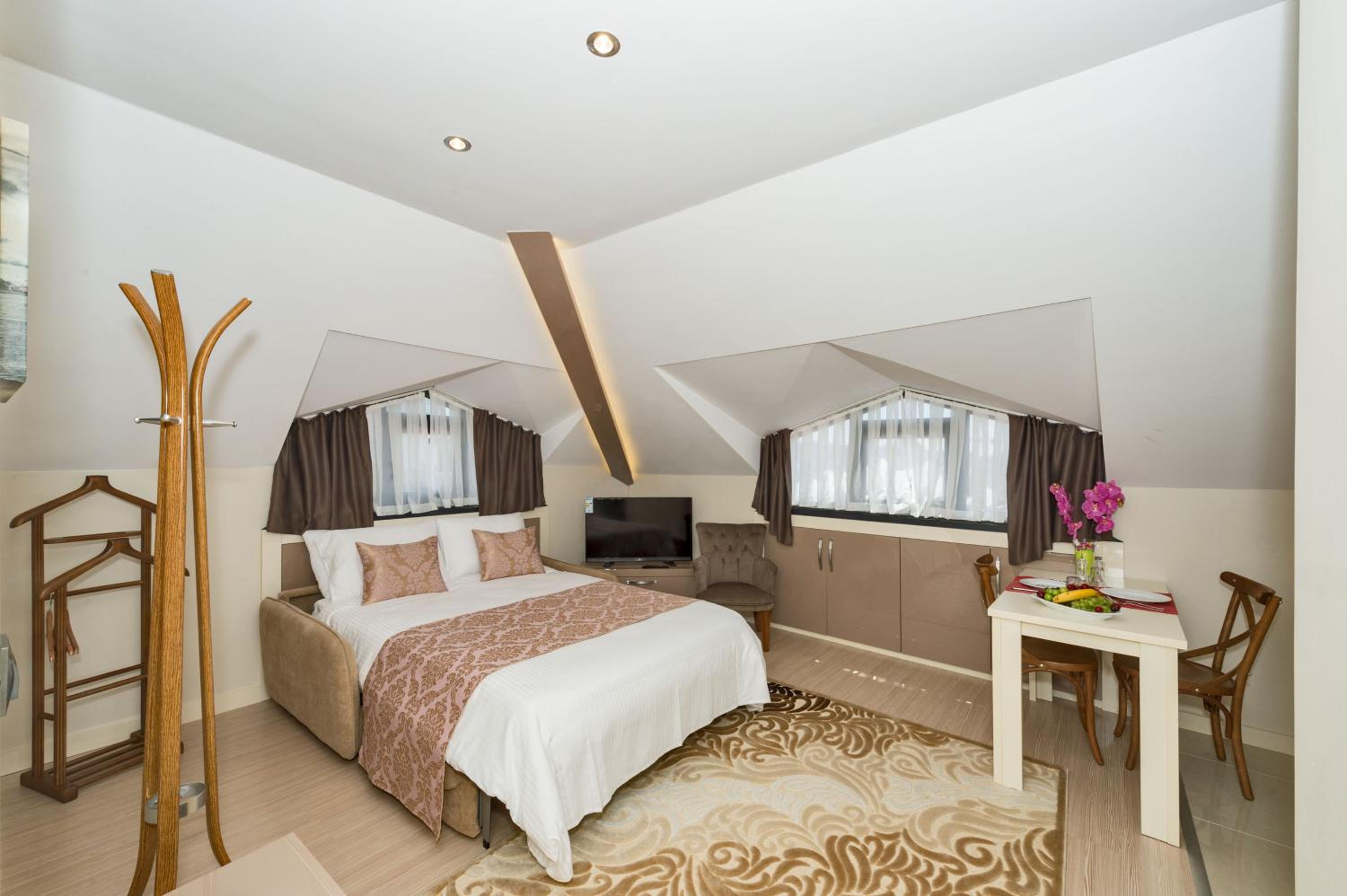 Gen Suites - Image 82