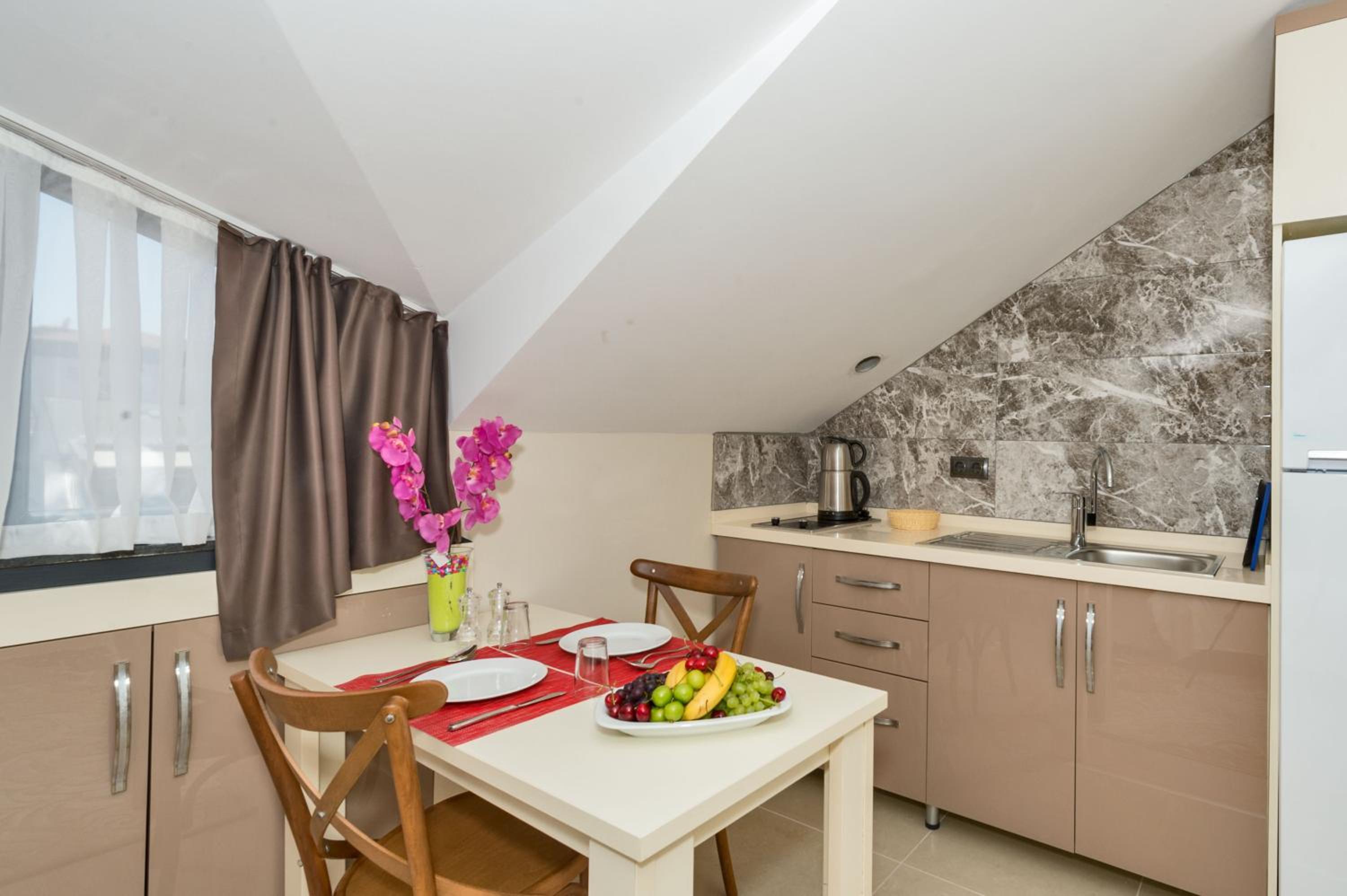 Gen Suites - Image 65