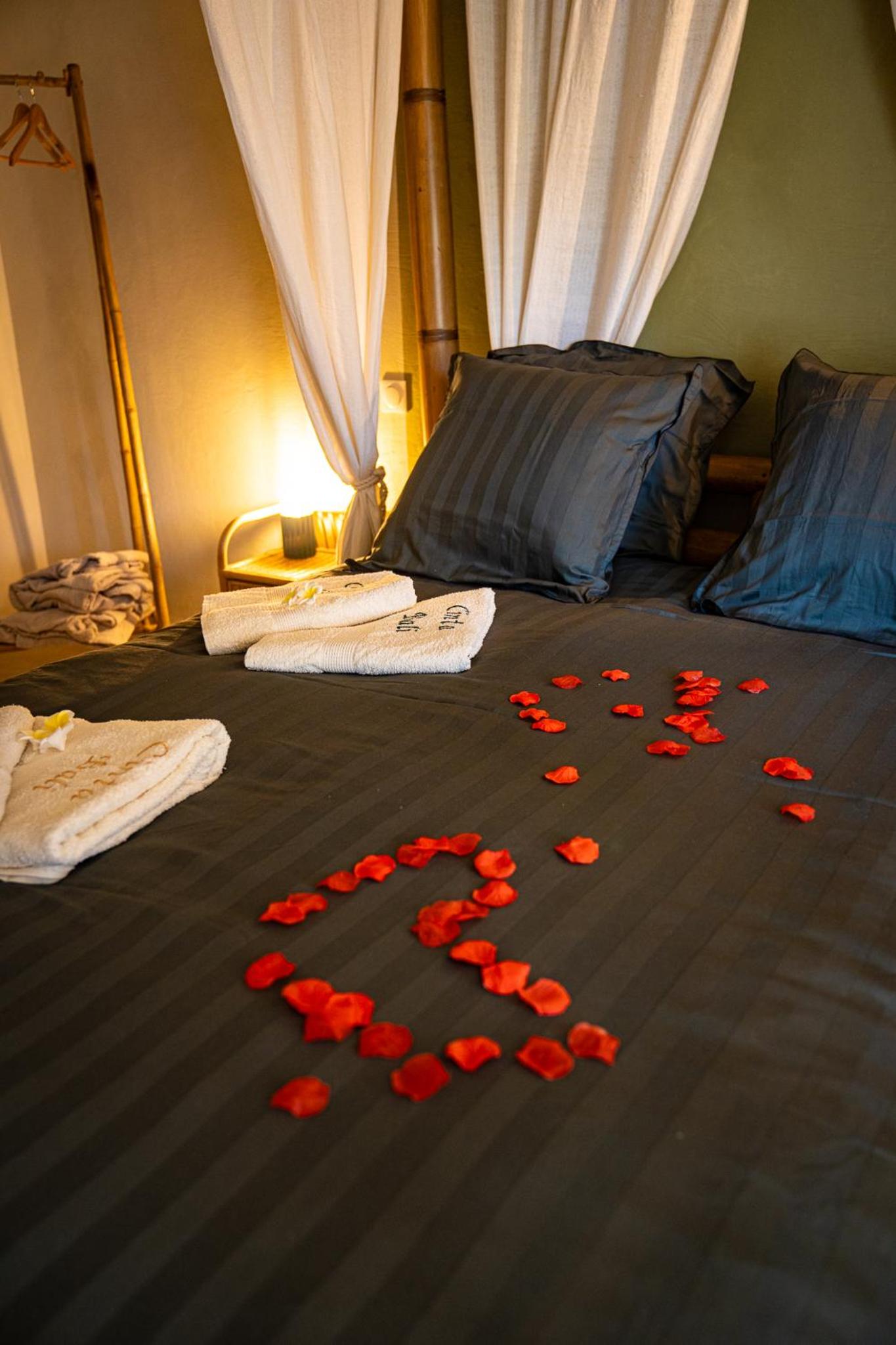 Suite Romantique Cinta Bali SPA privé - Châteaux de la Loire