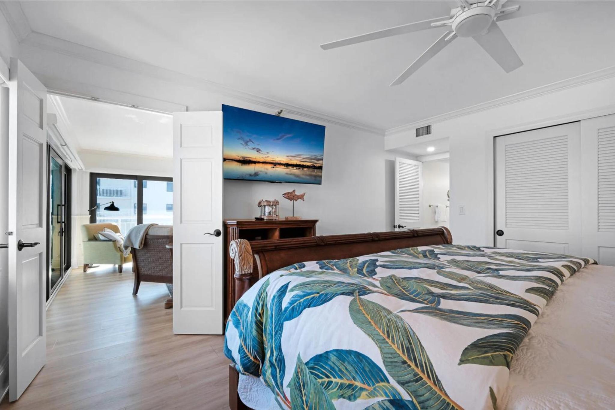 Luxury, direct oceanfront top-floor corner with wrap-around balcony and heated pool