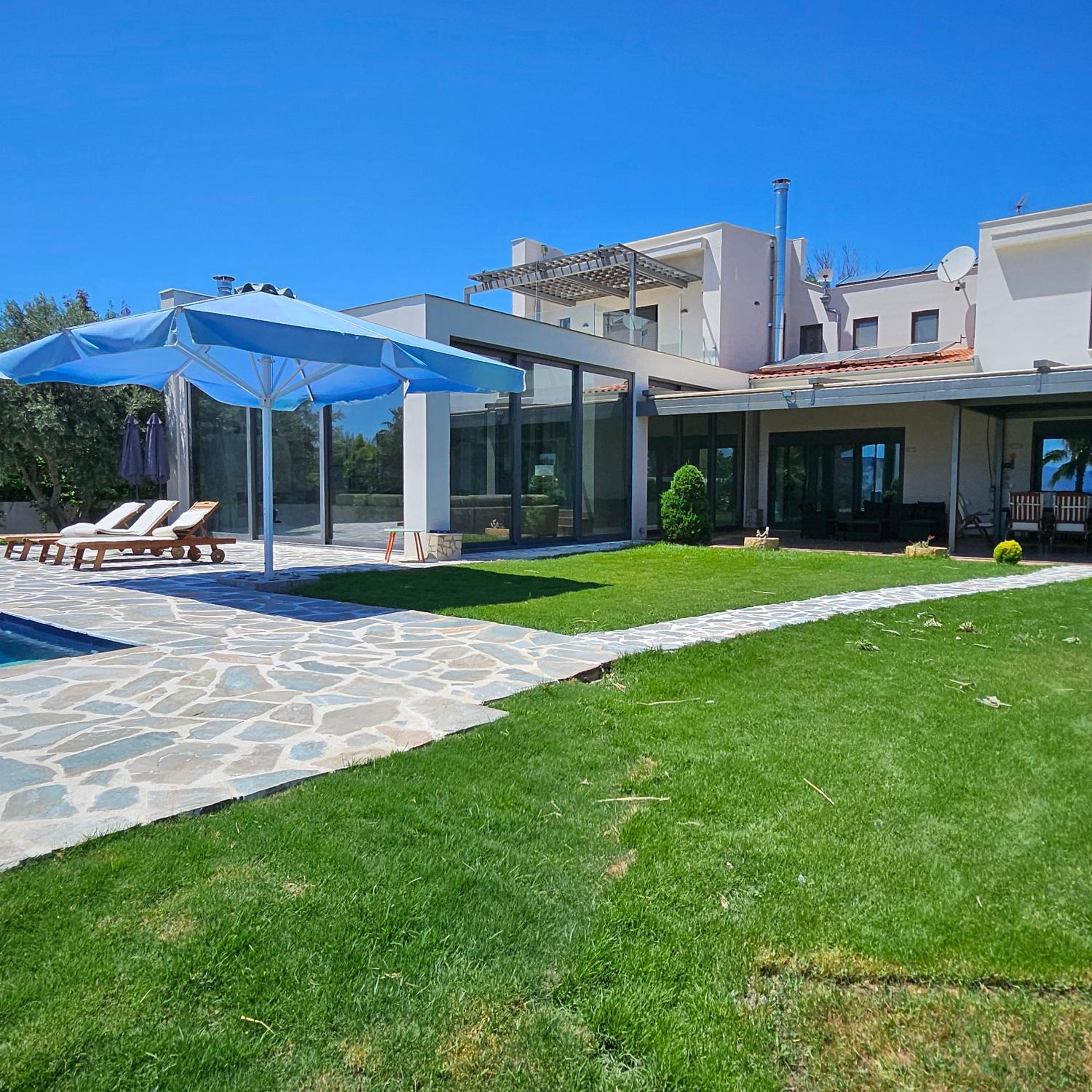 Evia Palm Beach Villa