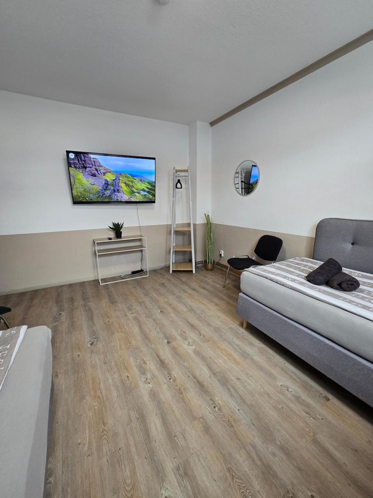 FeWo 5 Personen, Nähe Bahnhof, WLAN,Balkon
