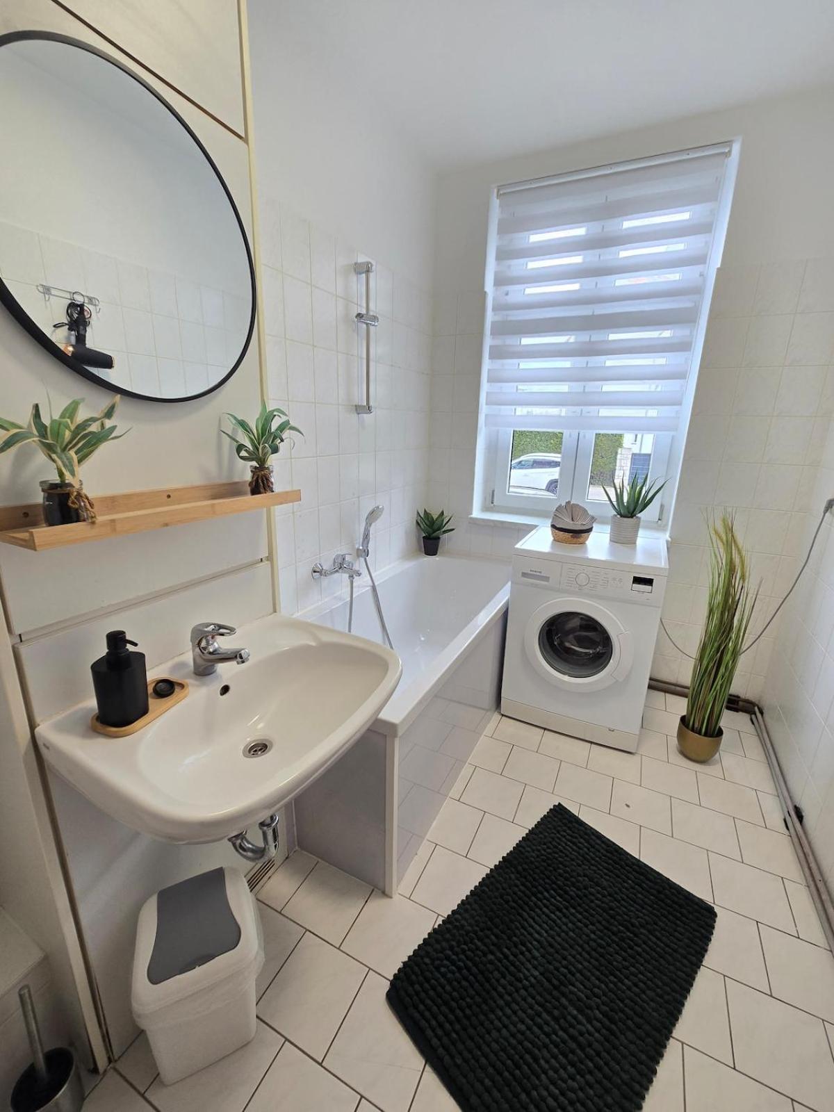 FeWo 5 Personen, Nähe Bahnhof, WLAN,Balkon