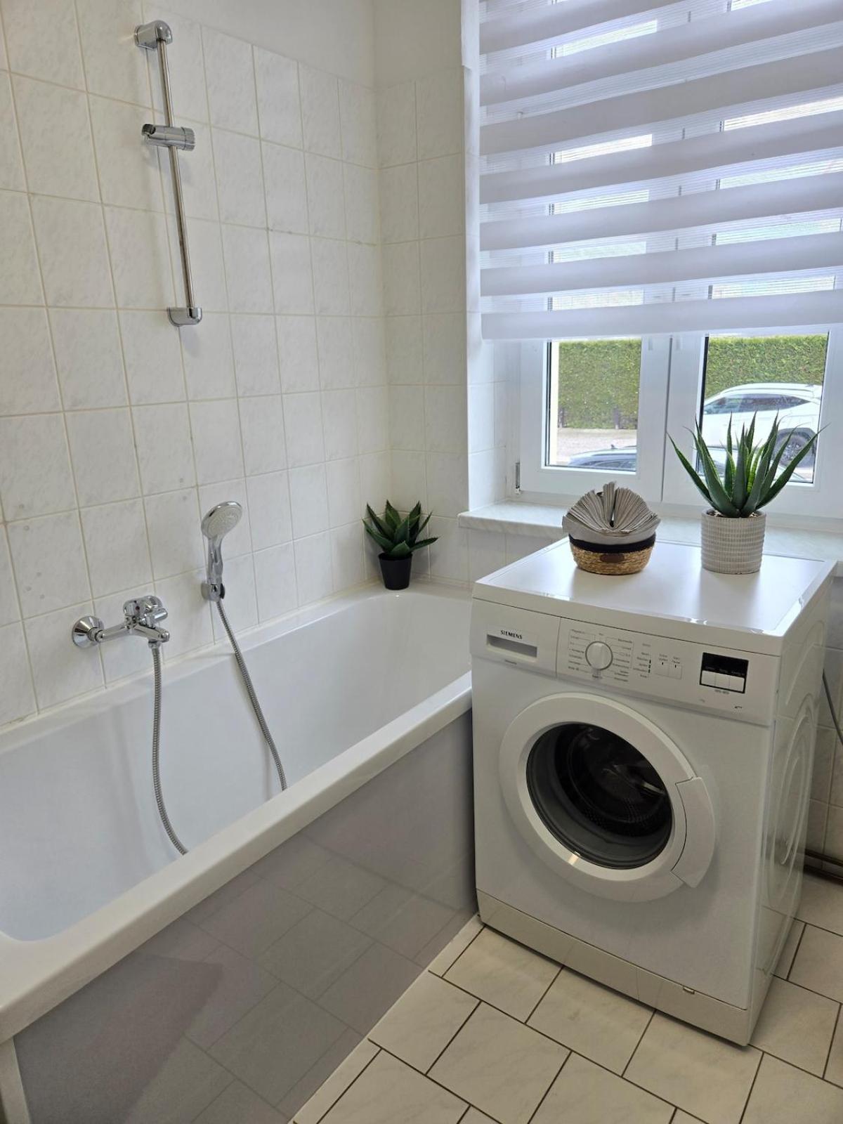 FeWo 5 Personen, Nähe Bahnhof, WLAN,Balkon