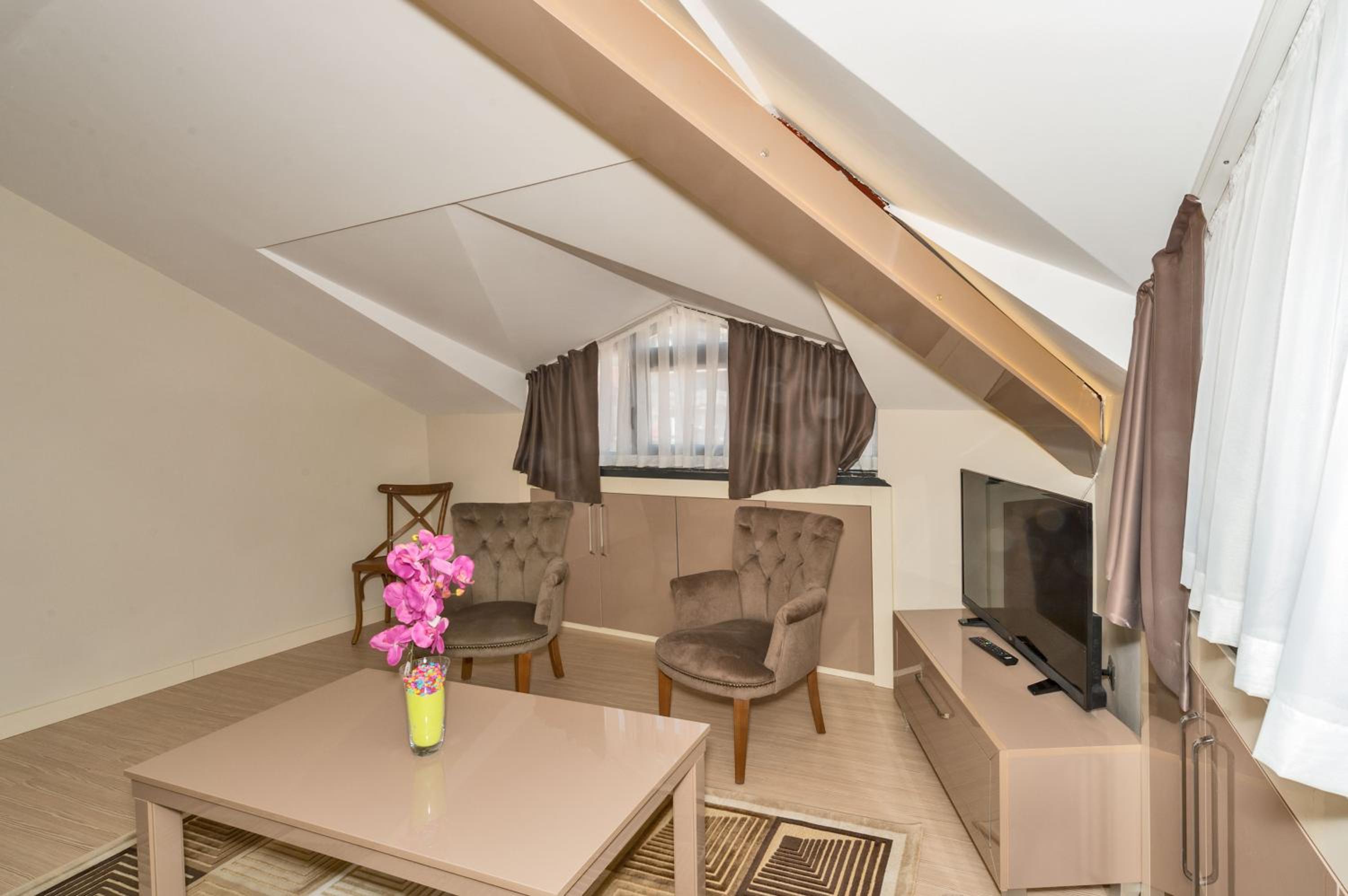 Gen Suites - Image 69