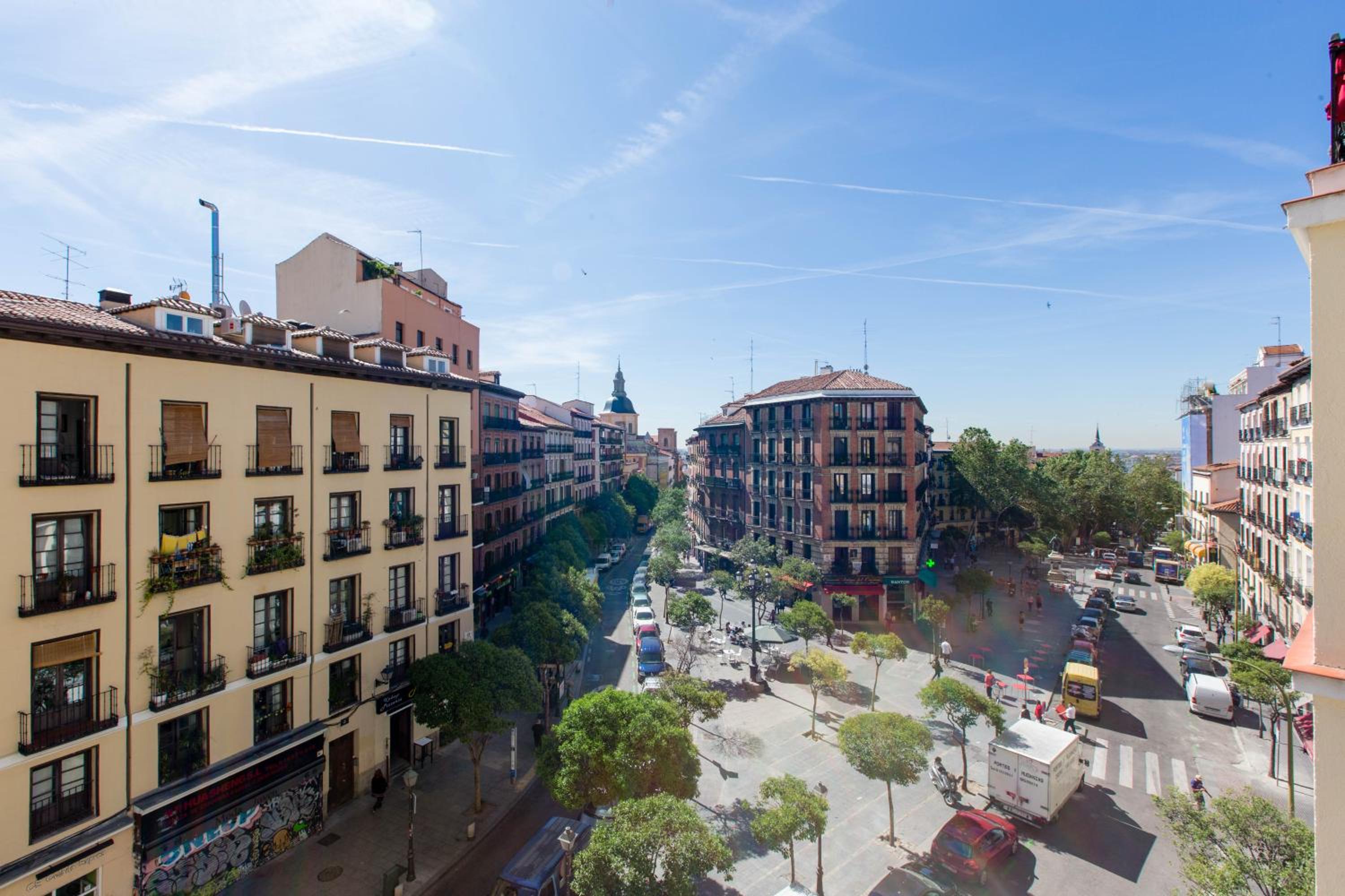 BookinMadrid - Plaza Mayor - Plaza Cascorro view 4