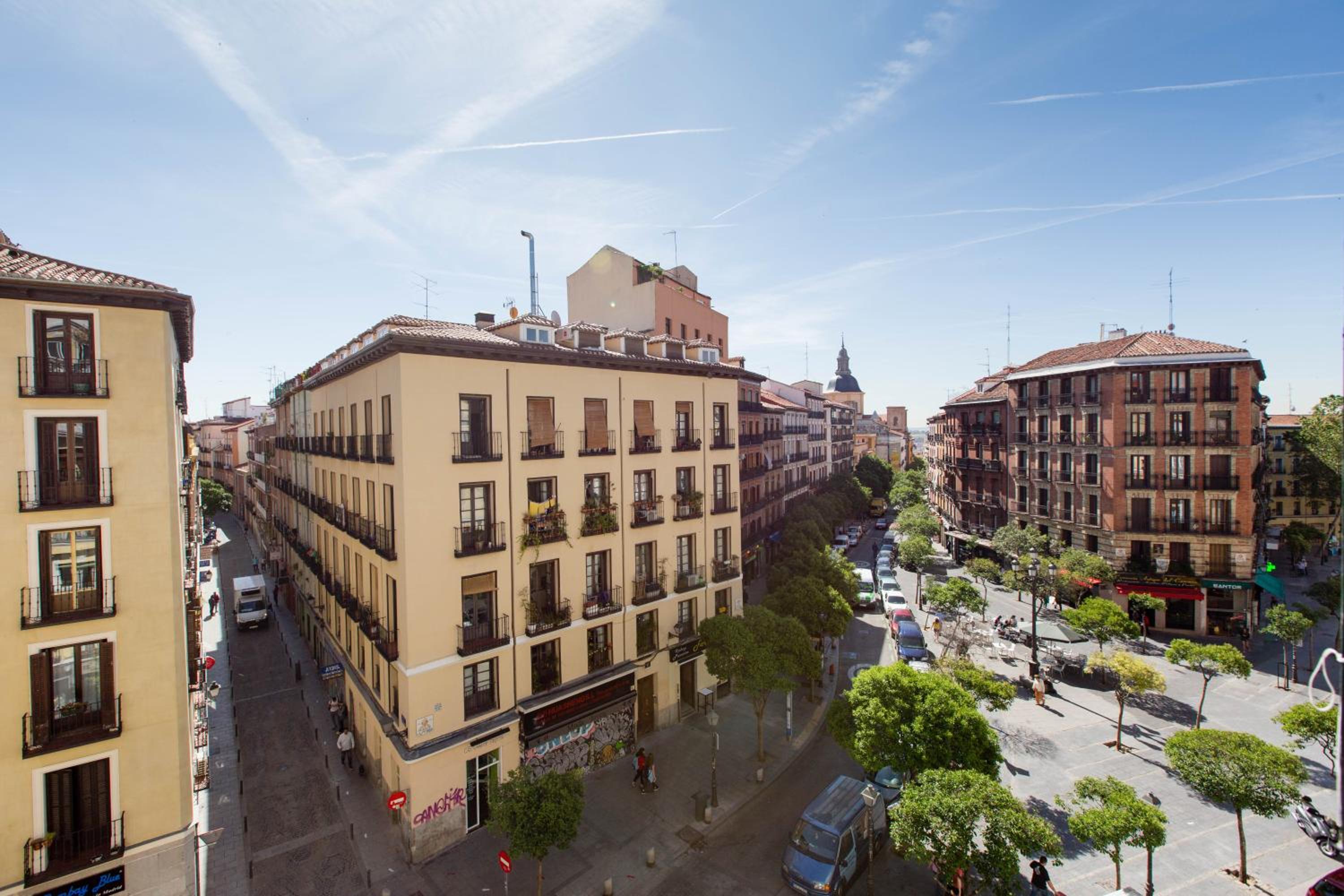 BookinMadrid - Plaza Mayor - Plaza Cascorro view 5