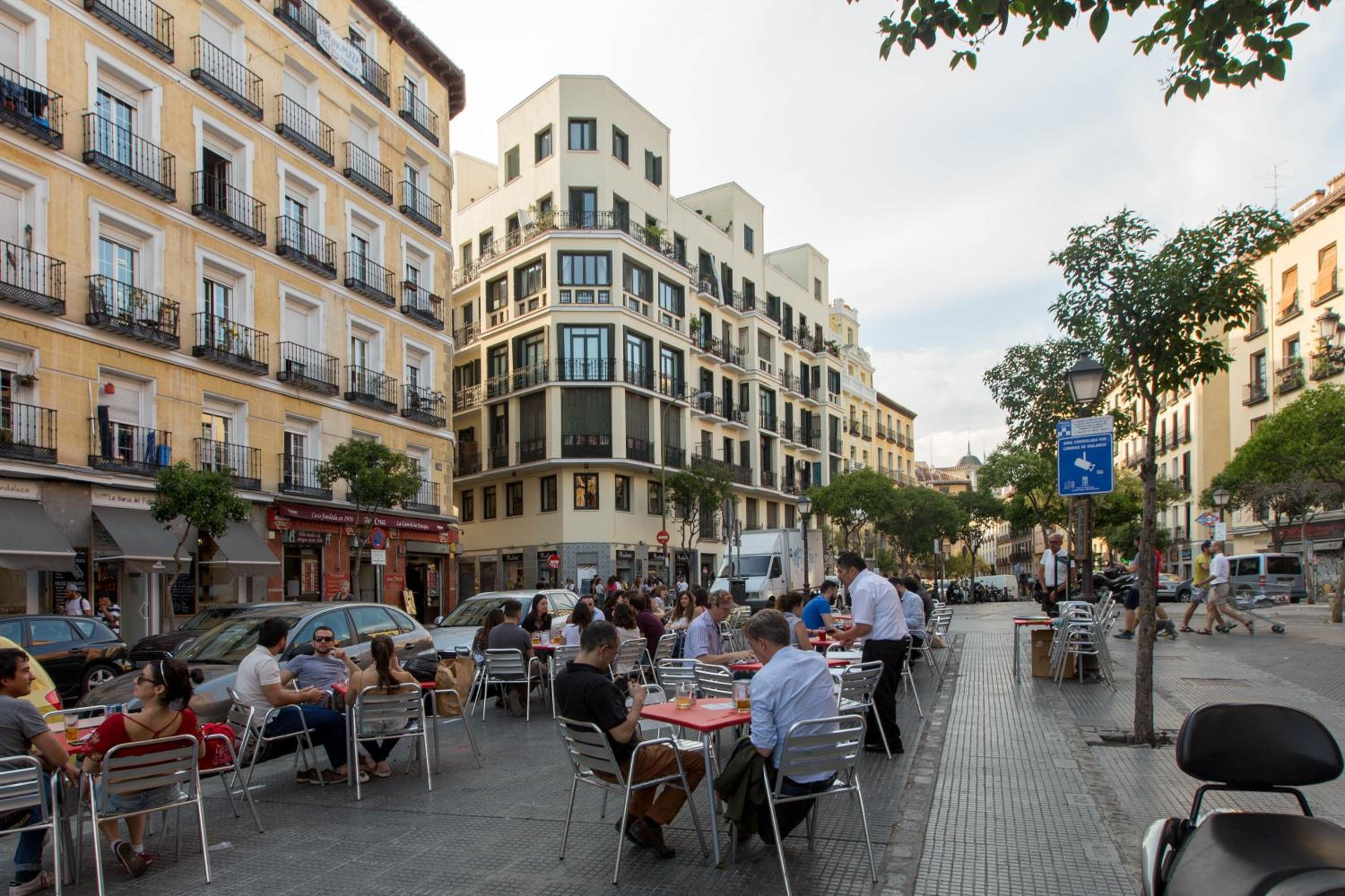 BookinMadrid - Plaza Mayor - Plaza Cascorro view 2