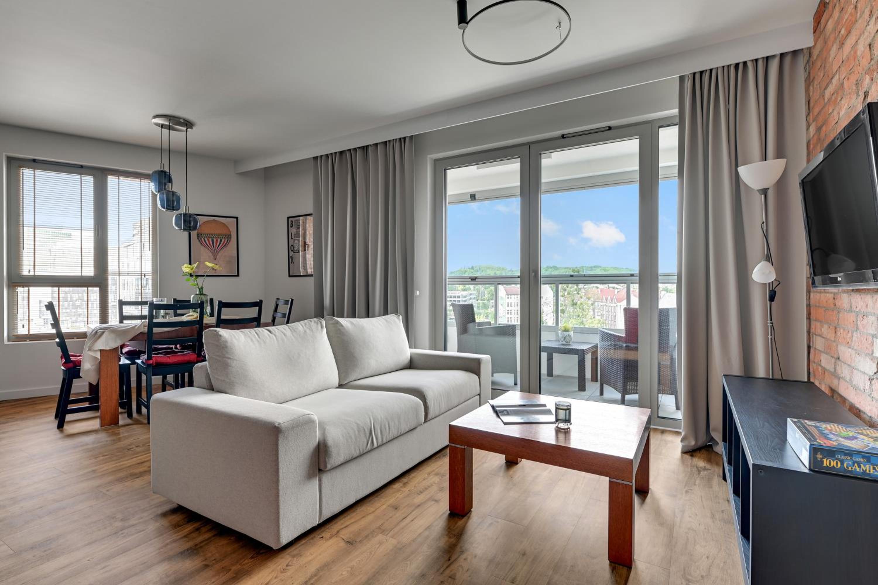Żurawie - Food Hall, Parking & Stocznia by Downtown Apartments