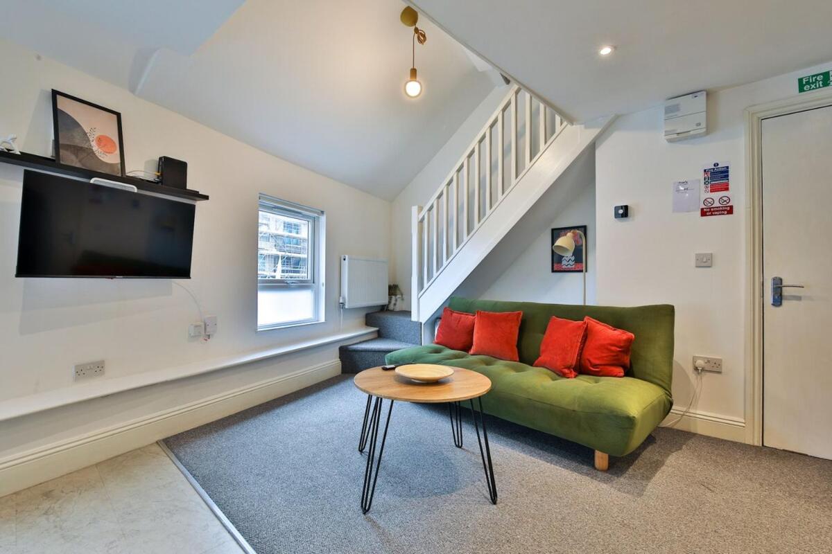 Modern 1-Bed Flat near Cardiff City Centre
