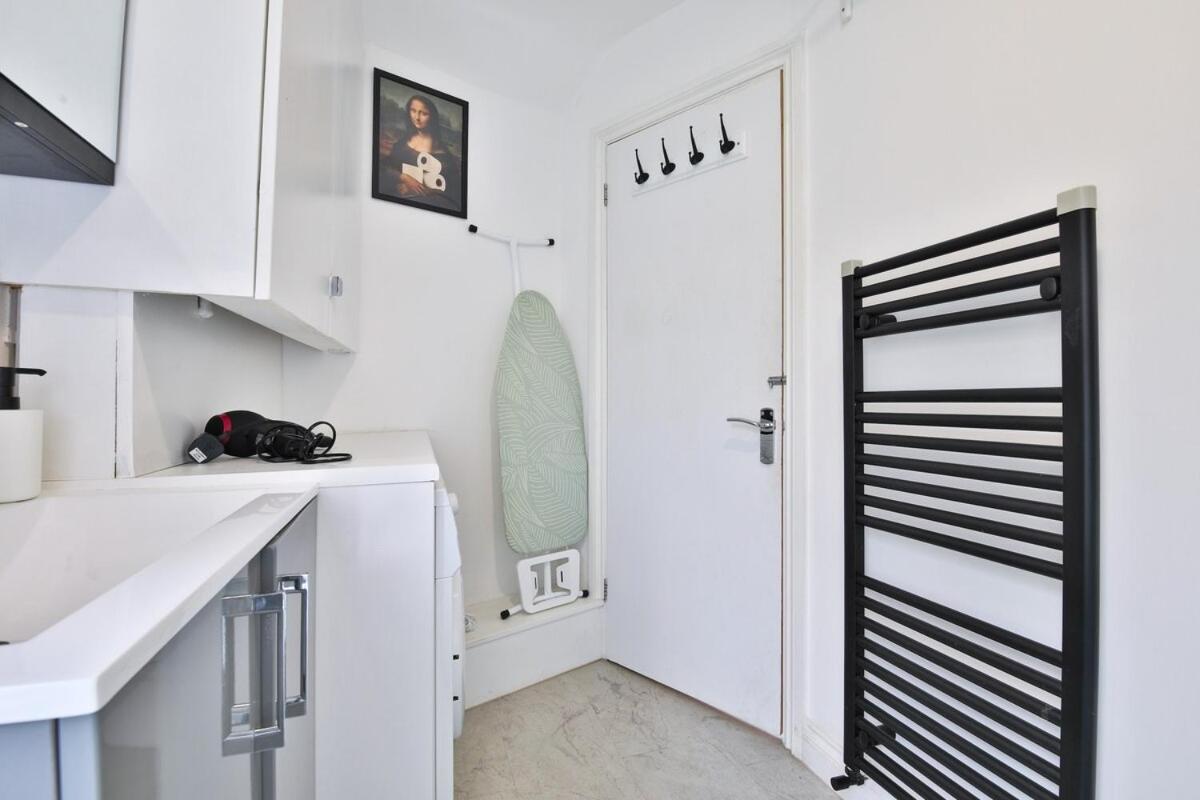 Modern 1-Bed Flat near Cardiff City Centre