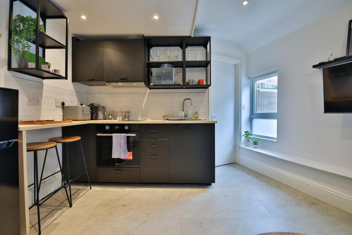 Modern 1-Bed Flat near Cardiff City Centre