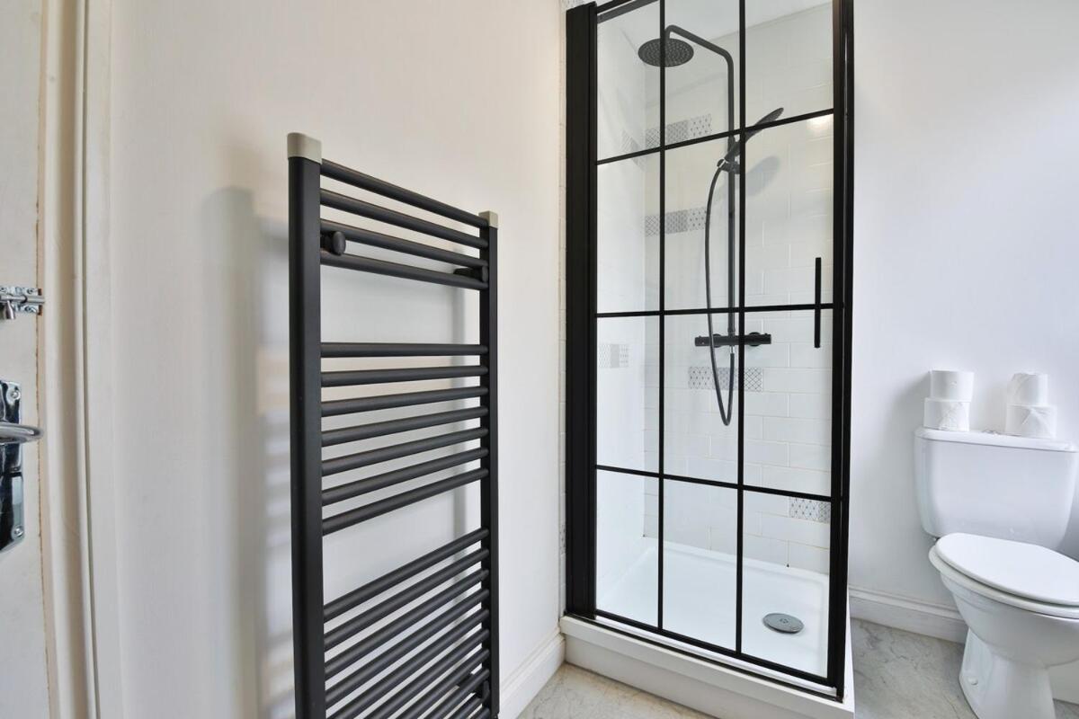Modern 1-Bed Flat near Cardiff City Centre