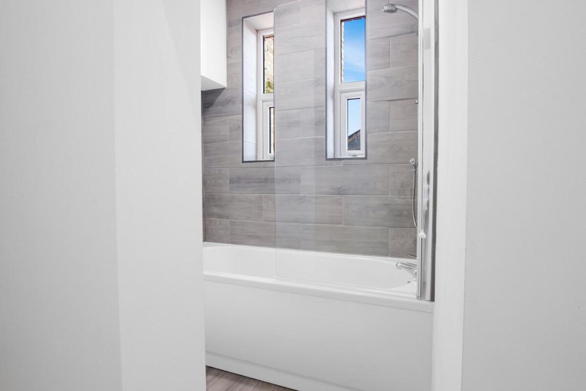 The Family Nest – 3-Bed Apartment with Parking