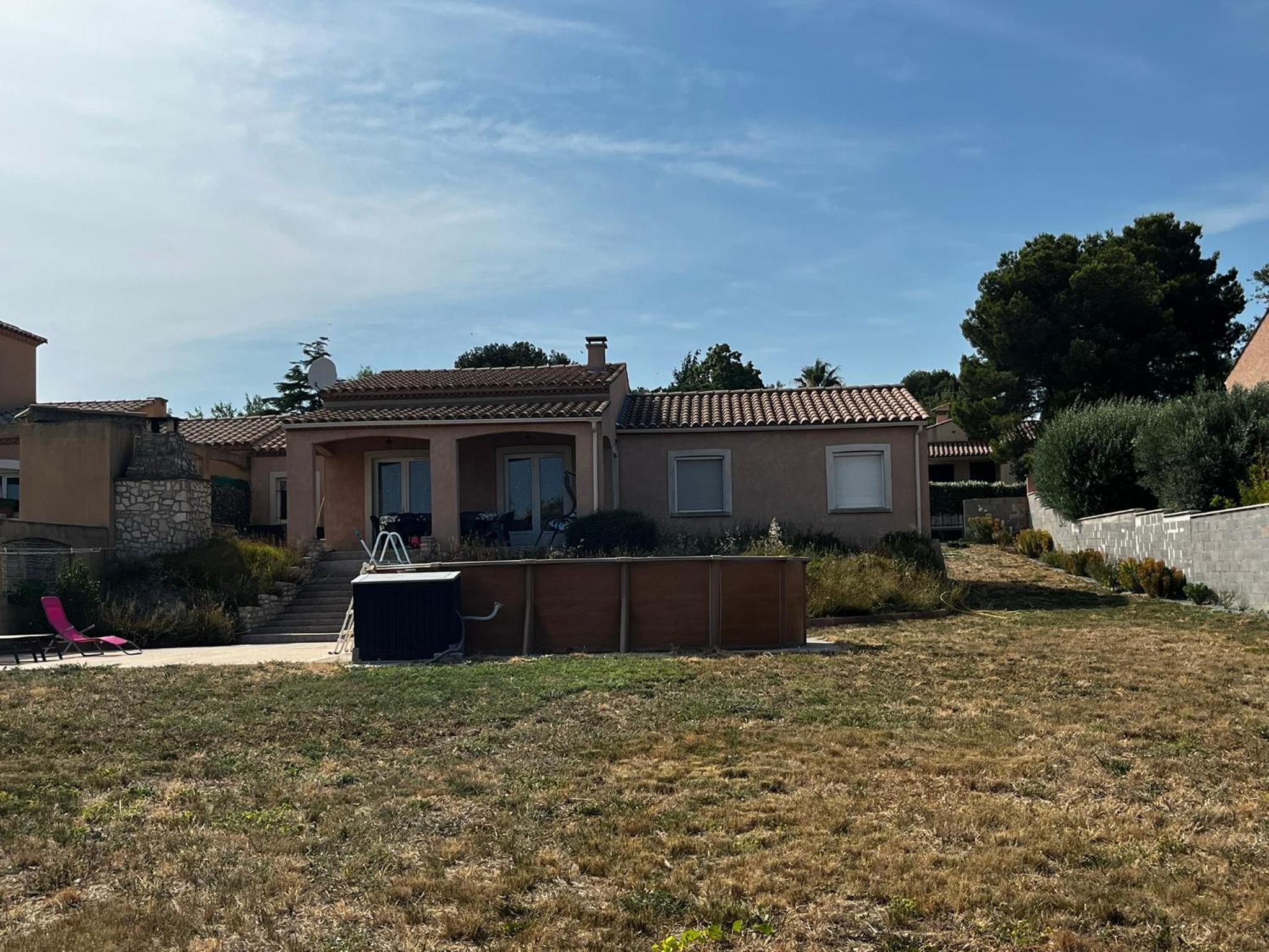 Jolie maison avec piscine