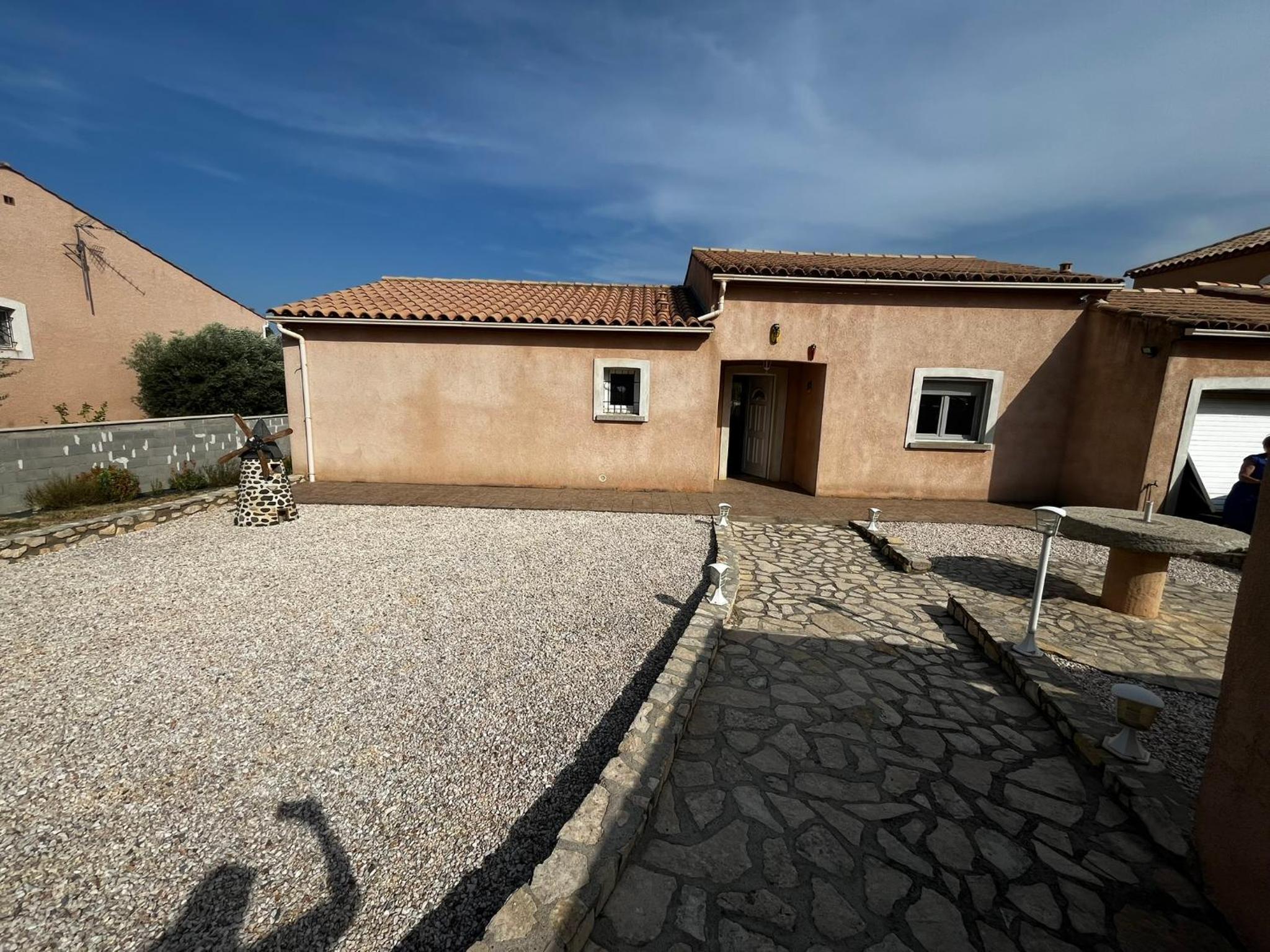 Jolie maison avec piscine