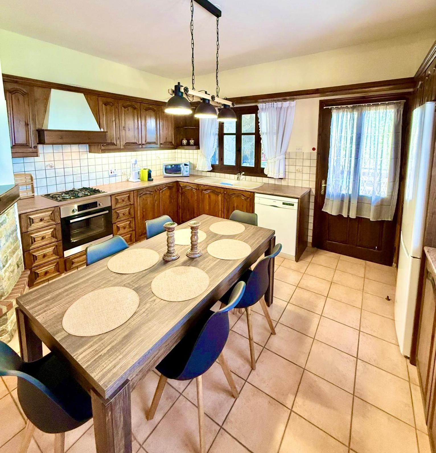 Apokas Country House