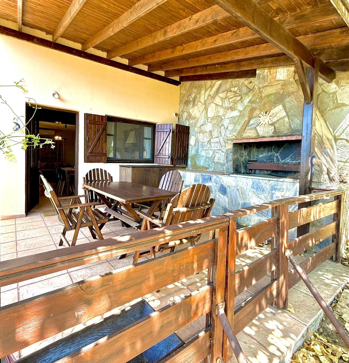 Apokas Country House
