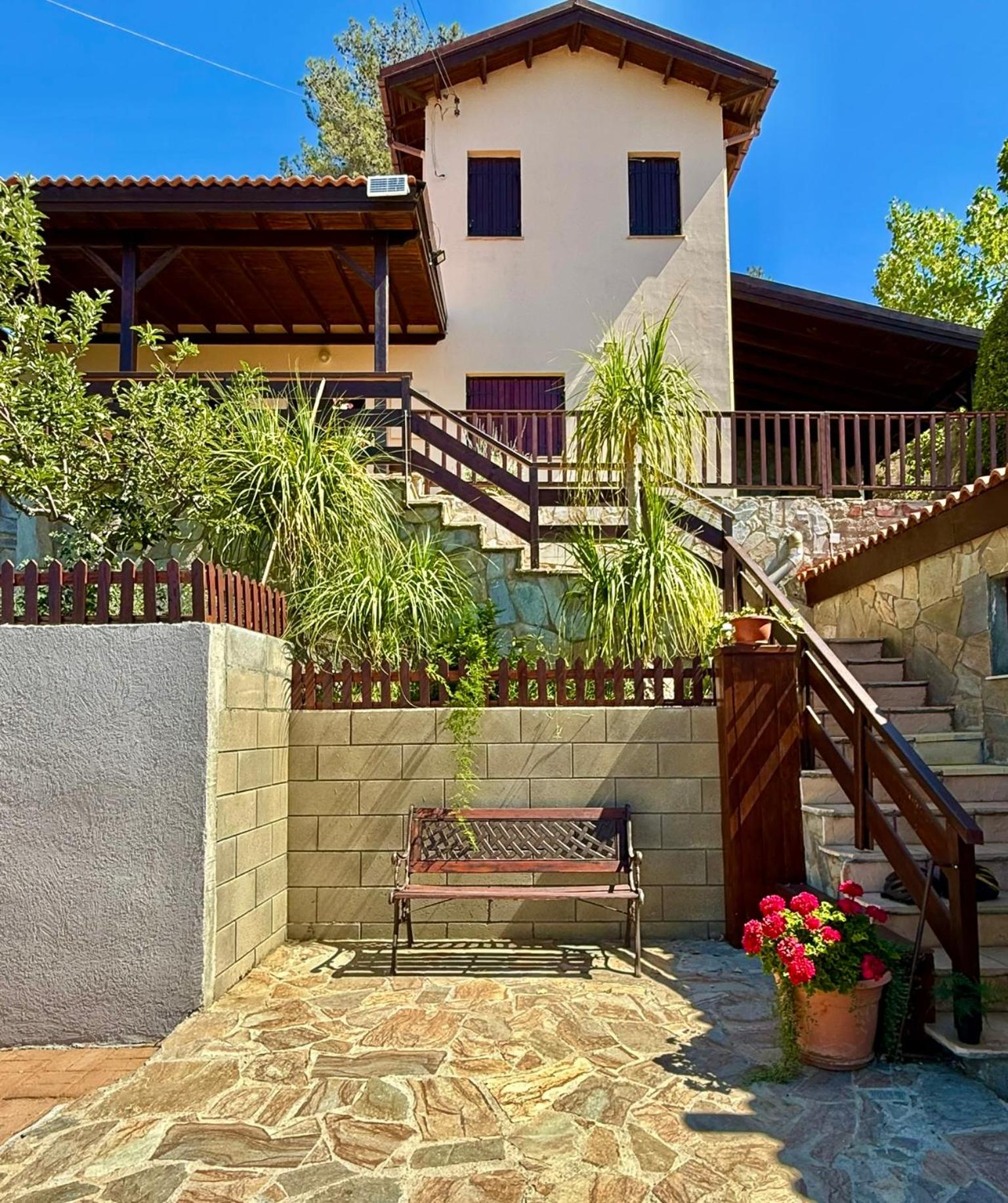 Apokas Country House