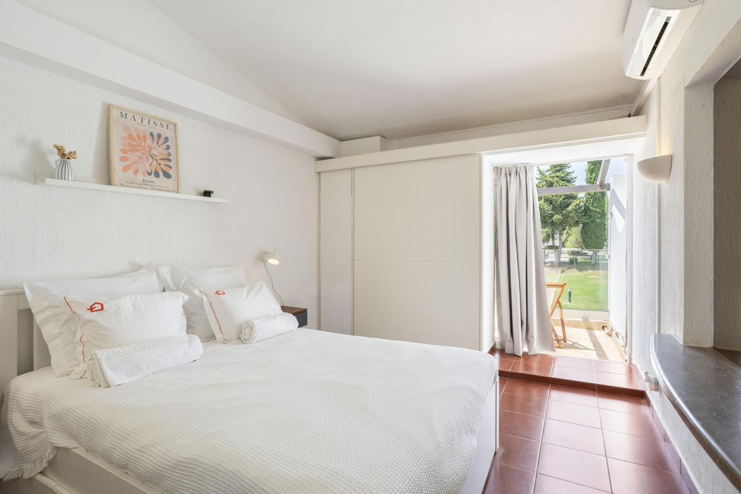 Pedras del Rei 398 Apartment, by Hopstays