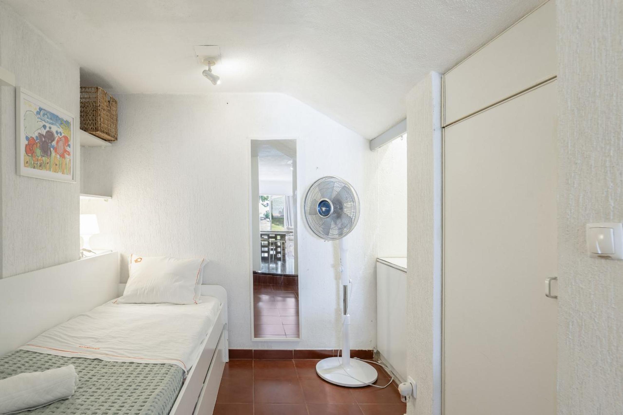 Pedras del Rei 398 Apartment, by Hopstays