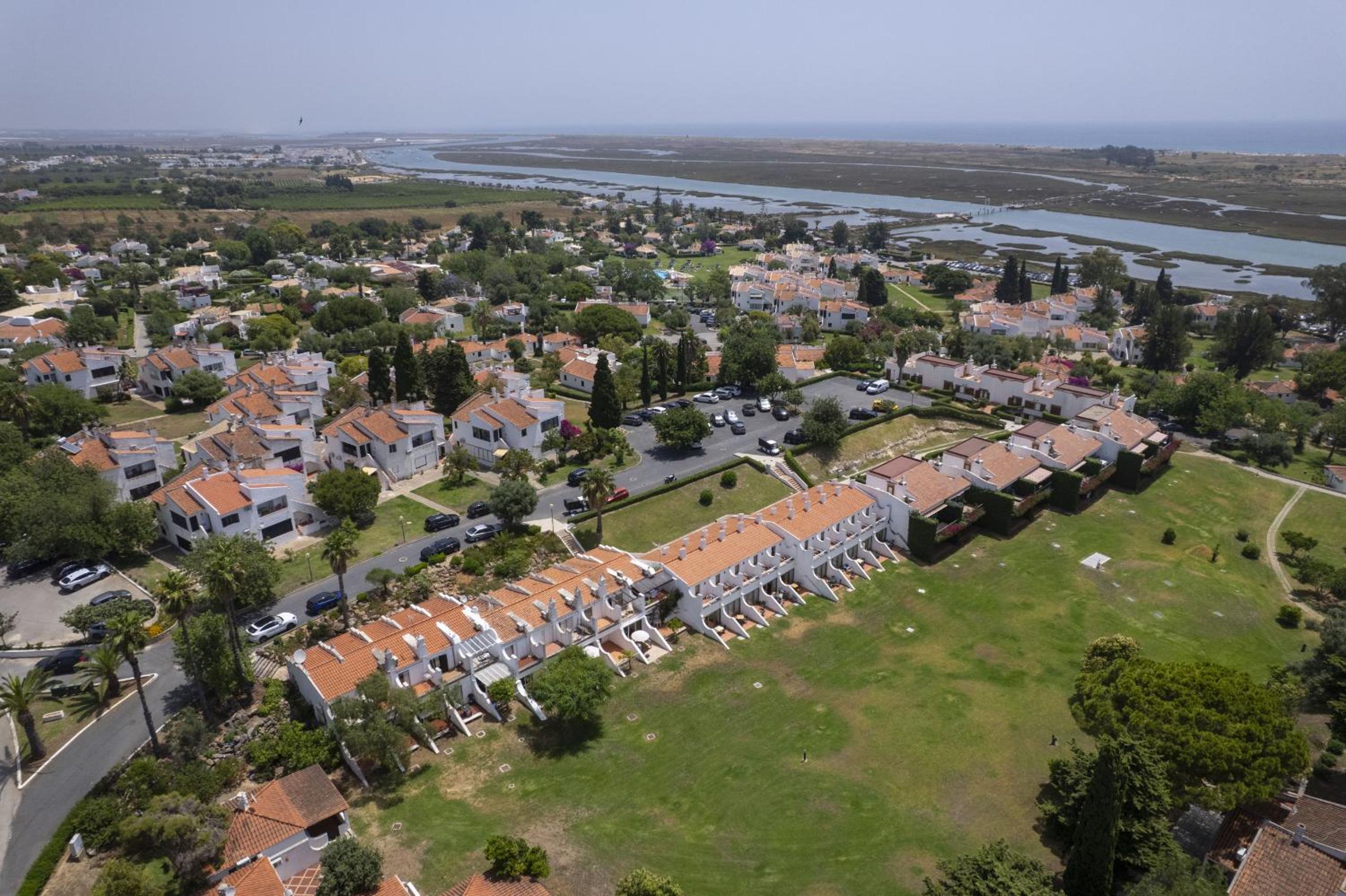 Pedras del Rei 398 Apartment, by Hopstays