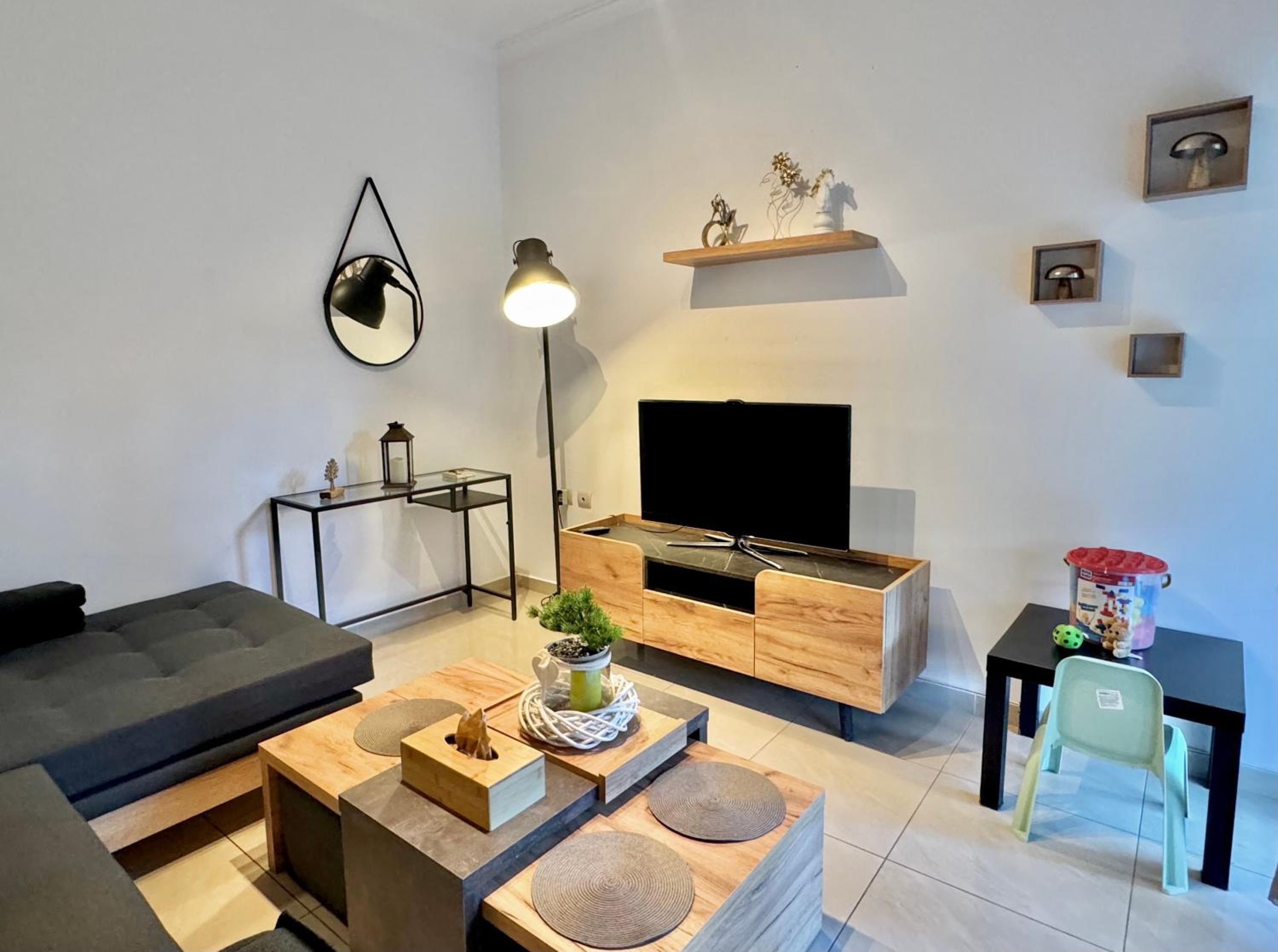 Marina Zeas Spacious Two Bedroom Apartment