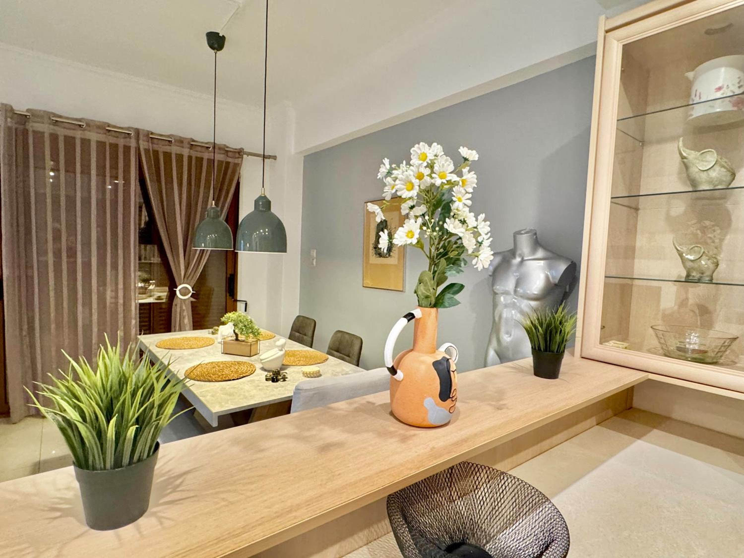 Marina Zeas Spacious Two Bedroom Apartment