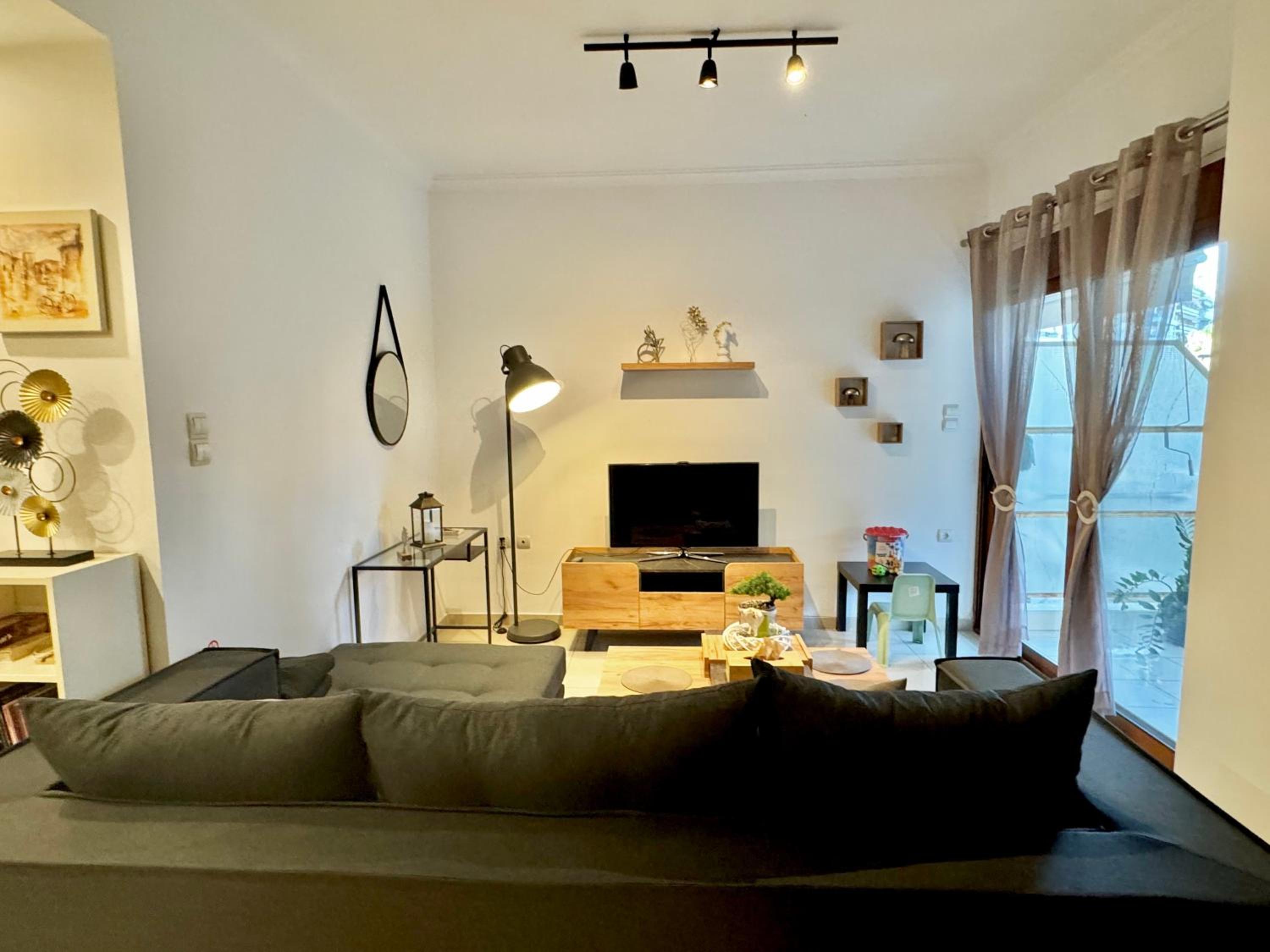 Marina Zeas Spacious Two Bedroom Apartment