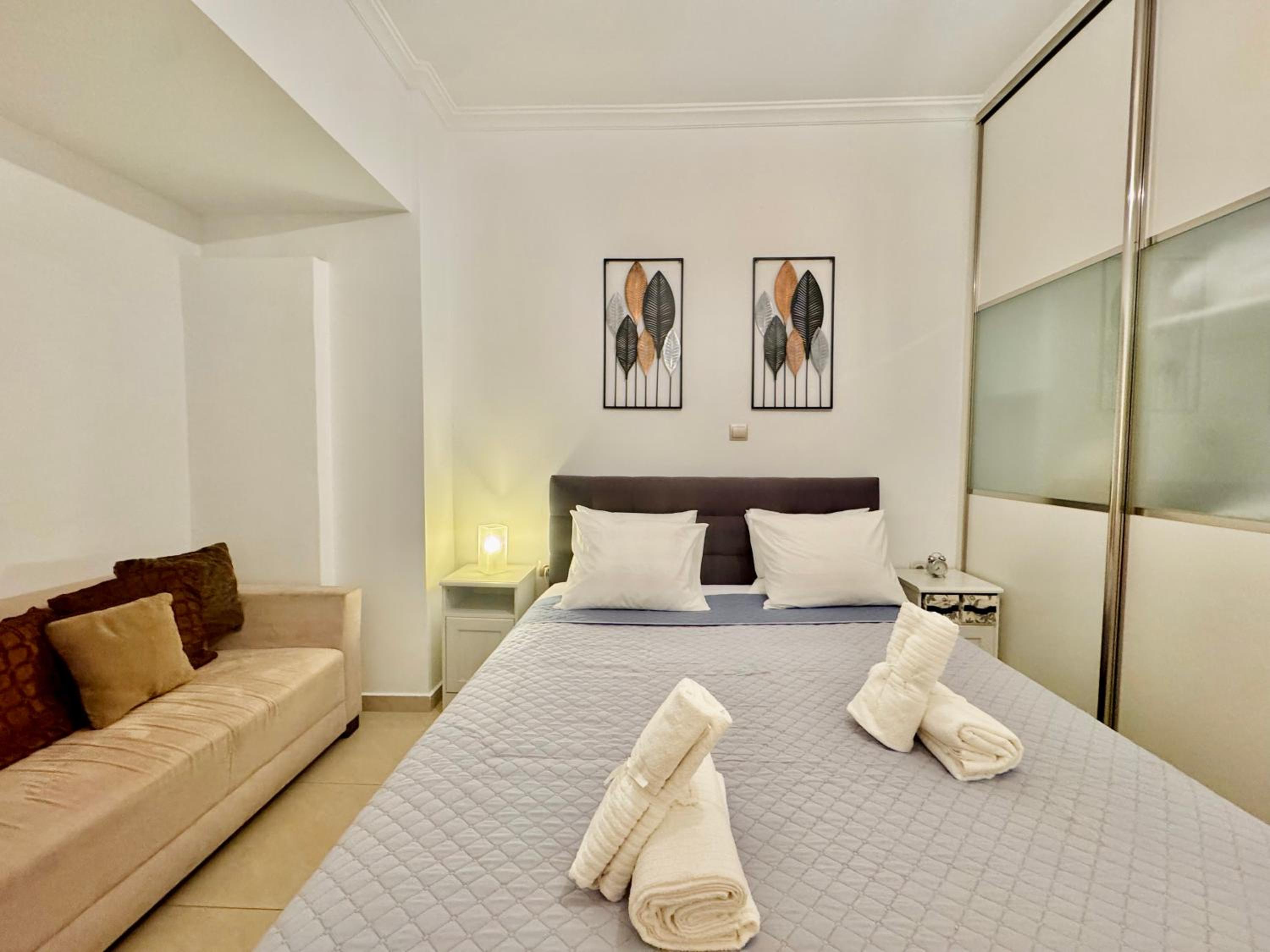 Marina Zeas Spacious Two Bedroom Apartment