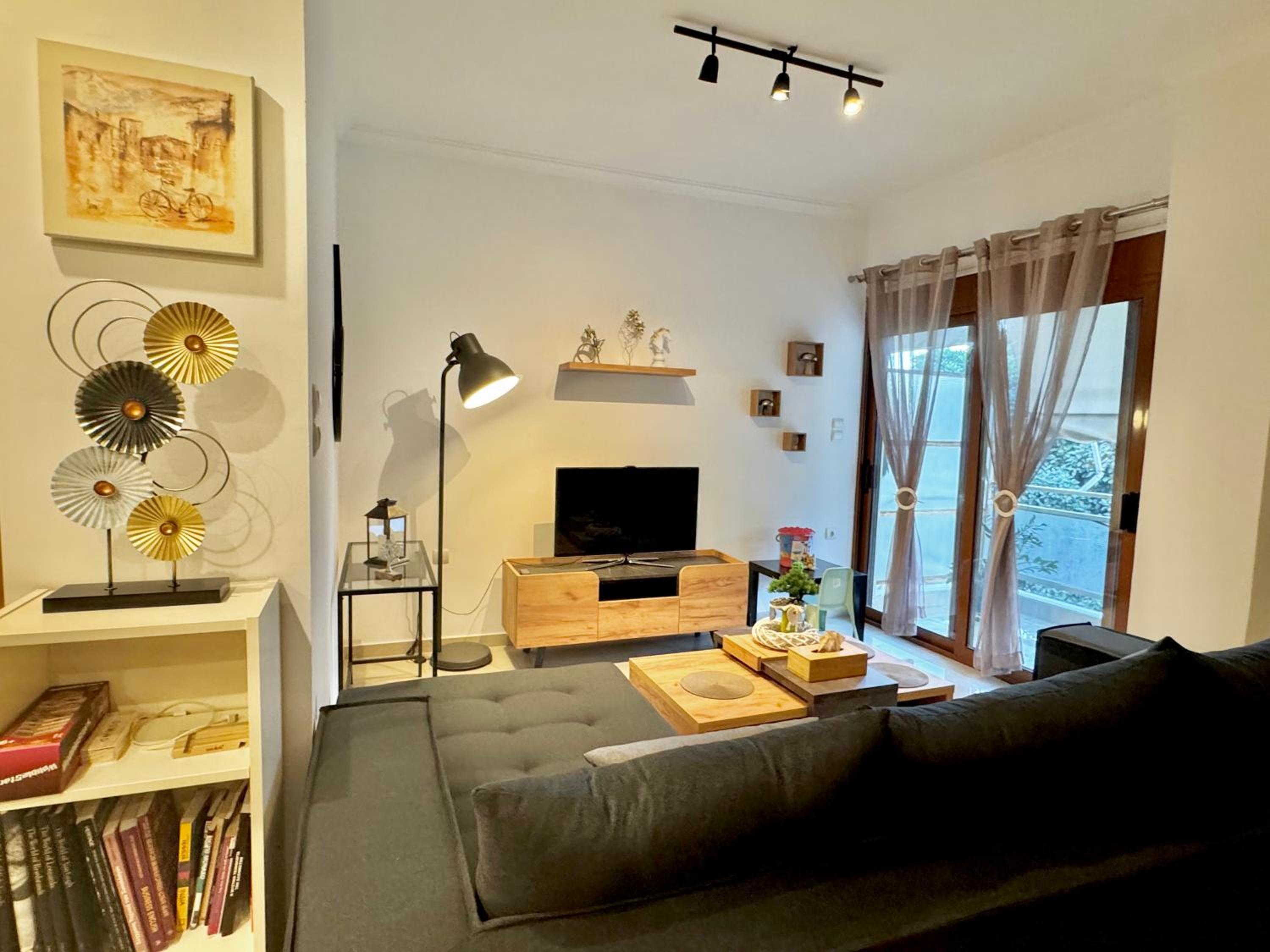 Marina Zeas Spacious Two Bedroom Apartment