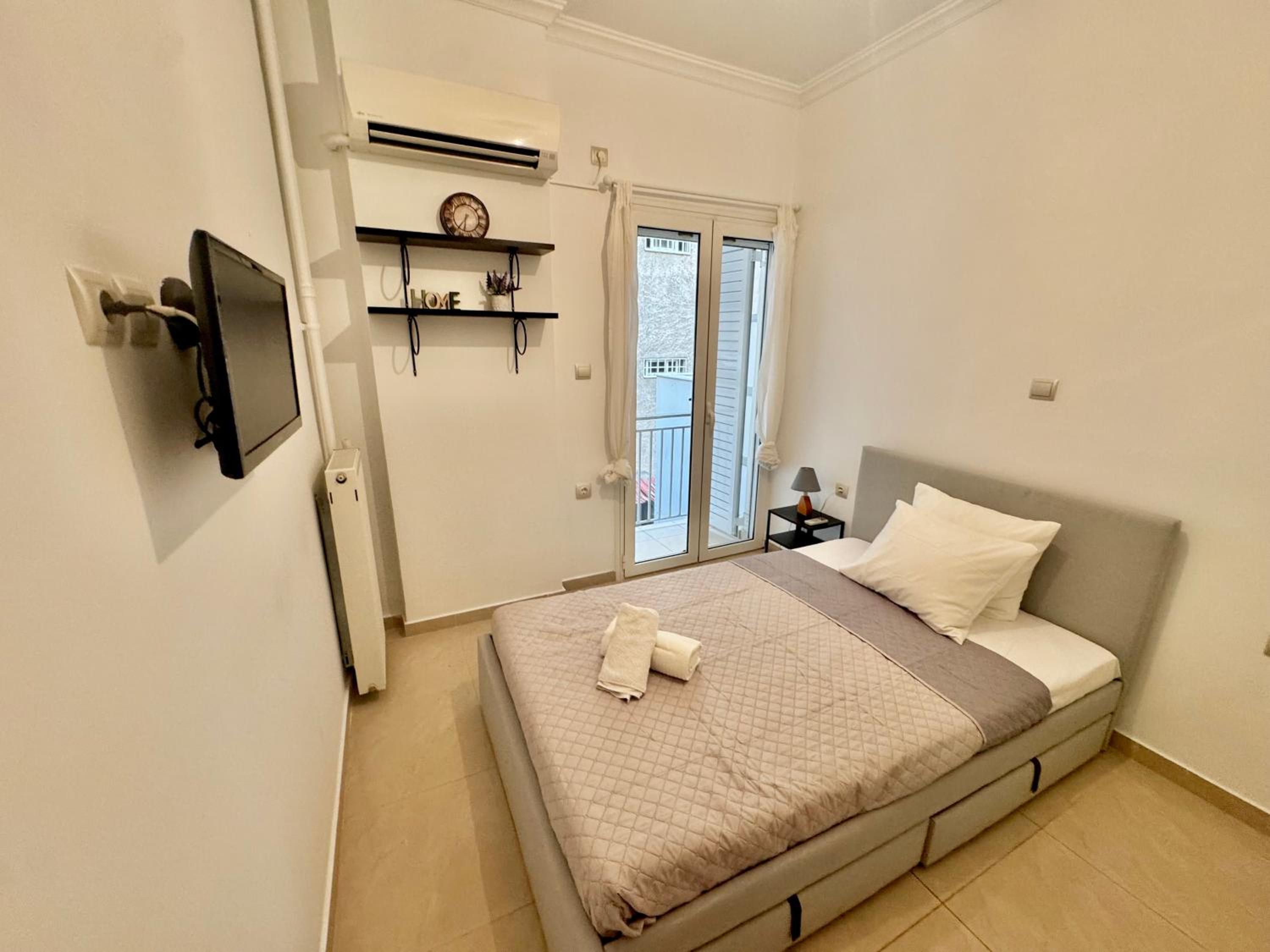Marina Zeas Spacious Two Bedroom Apartment