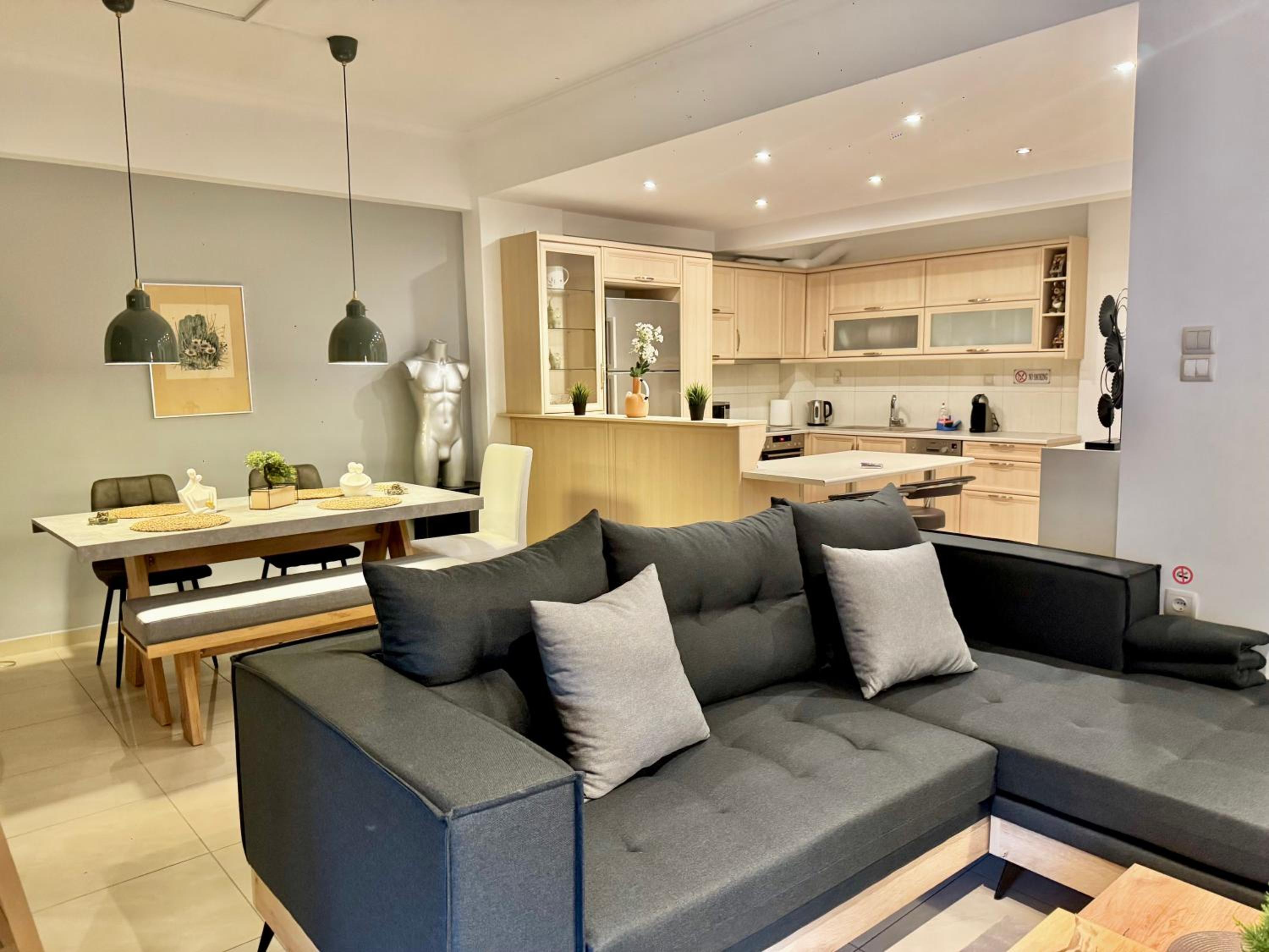 Marina Zeas Spacious Two Bedroom Apartment