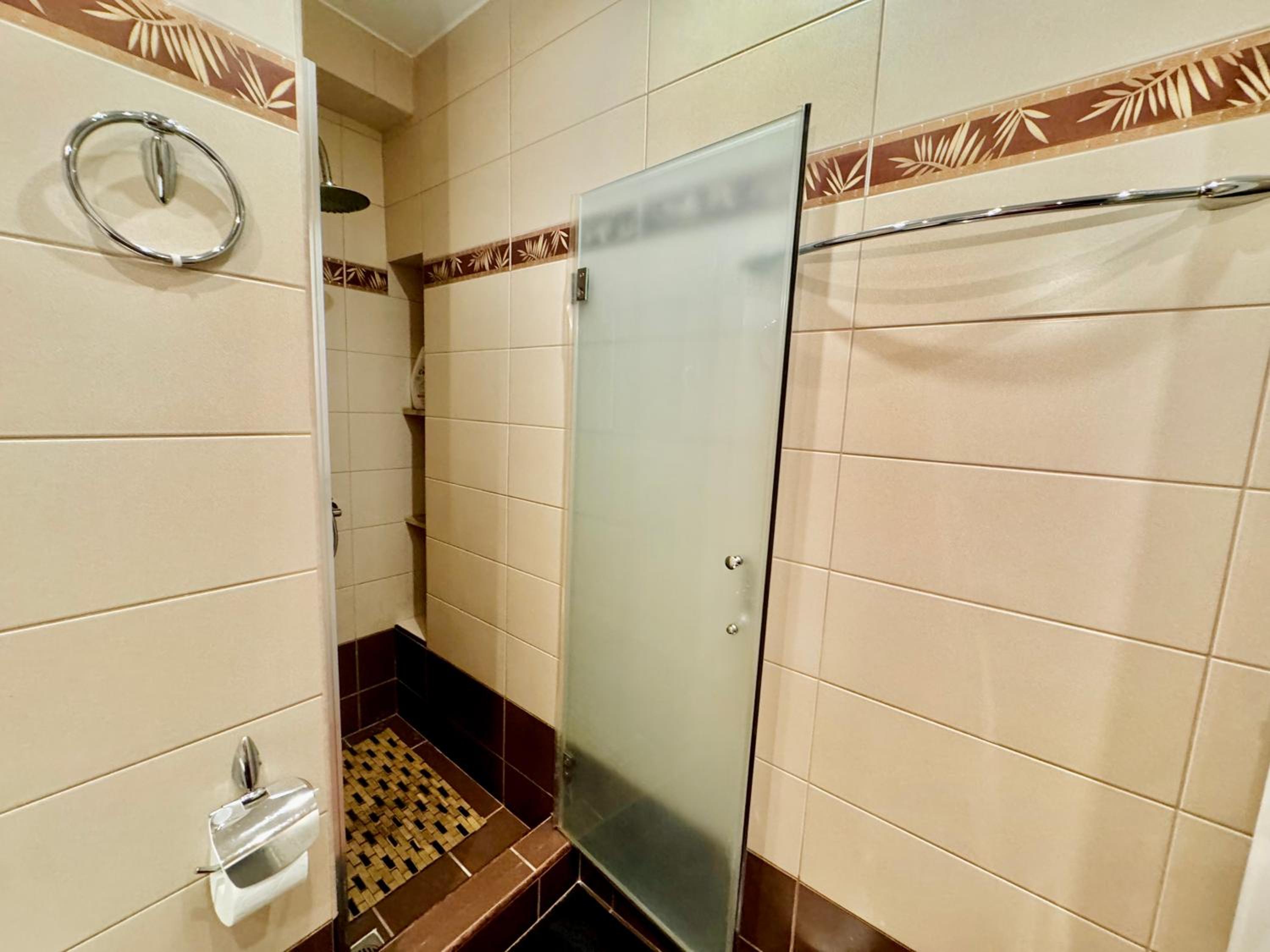 Marina Zeas Spacious Two Bedroom Apartment