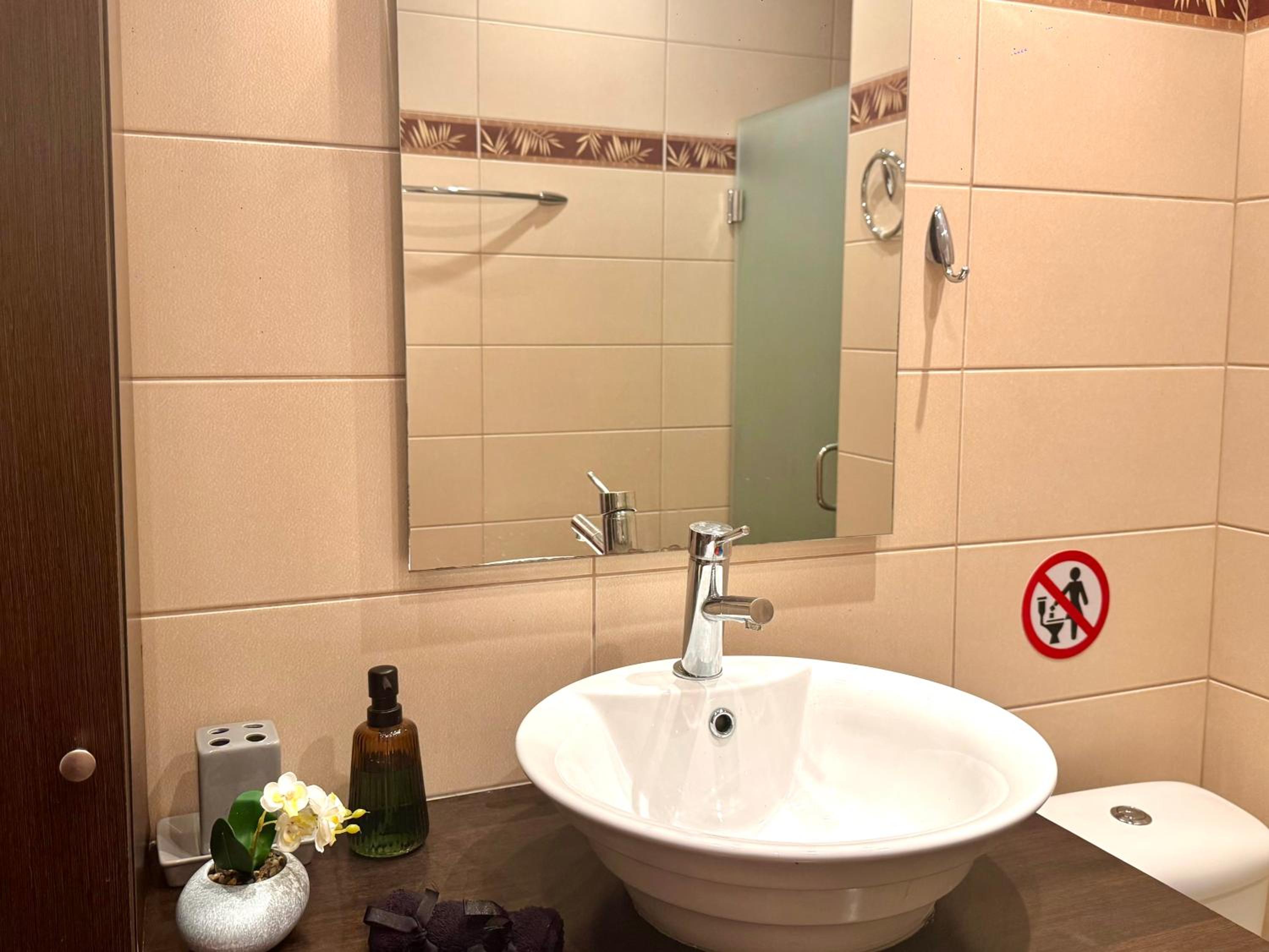 Marina Zeas Spacious Two Bedroom Apartment