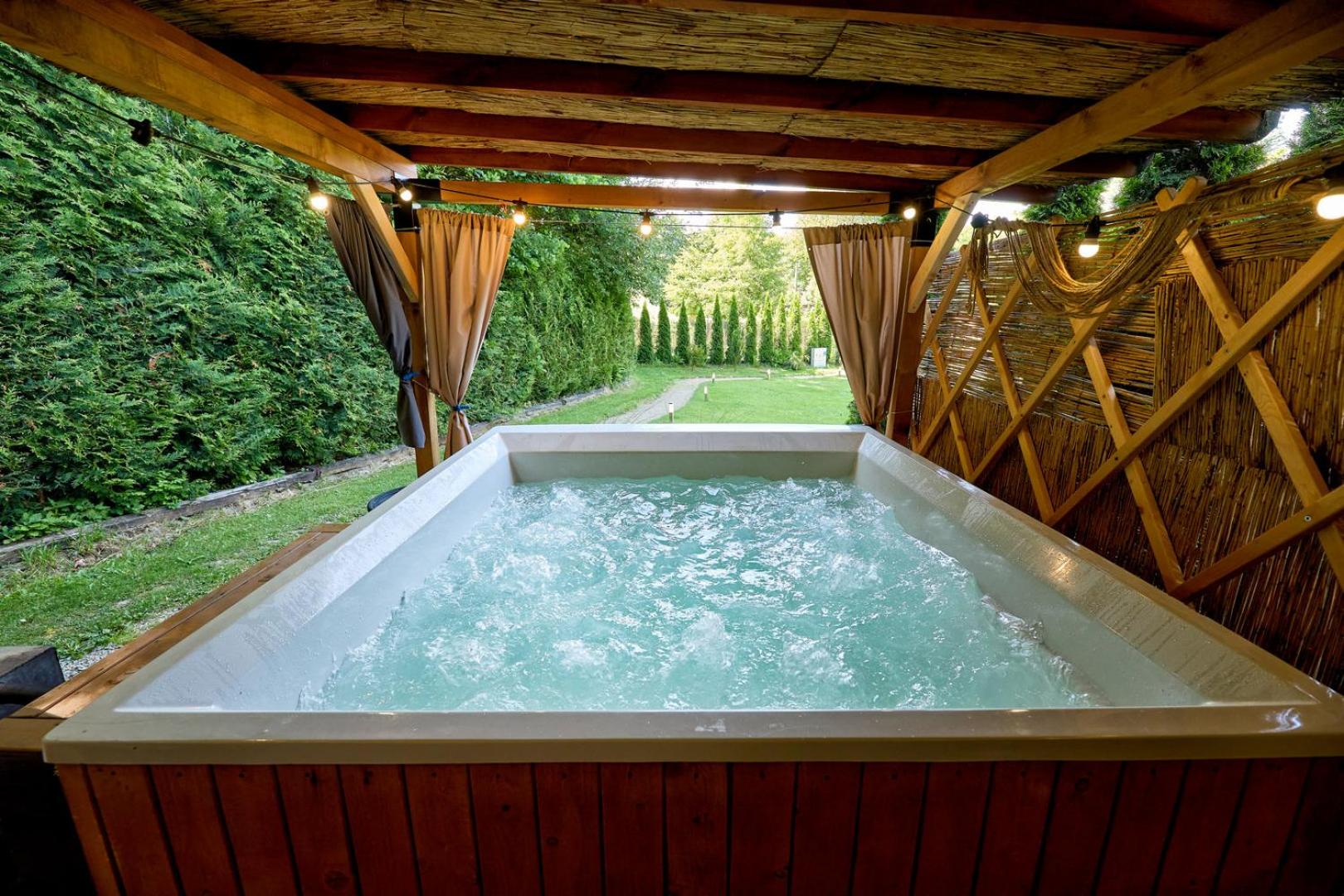 Aloha Glamp - Całoroczny glamping nad rzeką z prywatną balią - Stok narciarski, góry, lasy, sauna