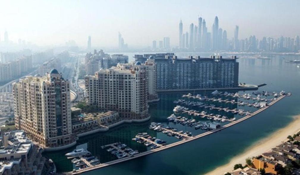 PJ- Premium Palm Jumeirah Apartment - Beachfront, Pool & Balcony