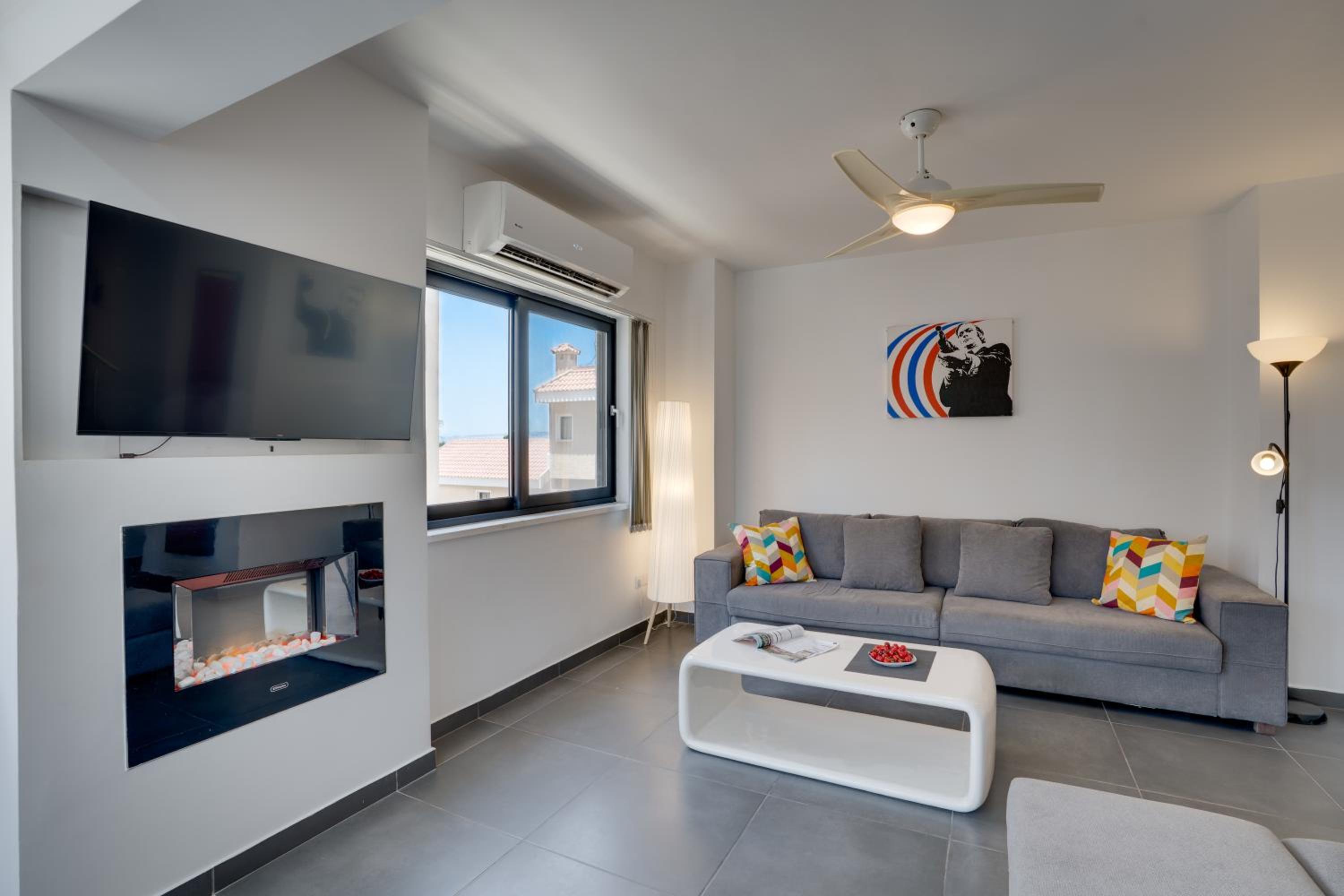 Makenzy Star 2bd duplex 300m from beach
