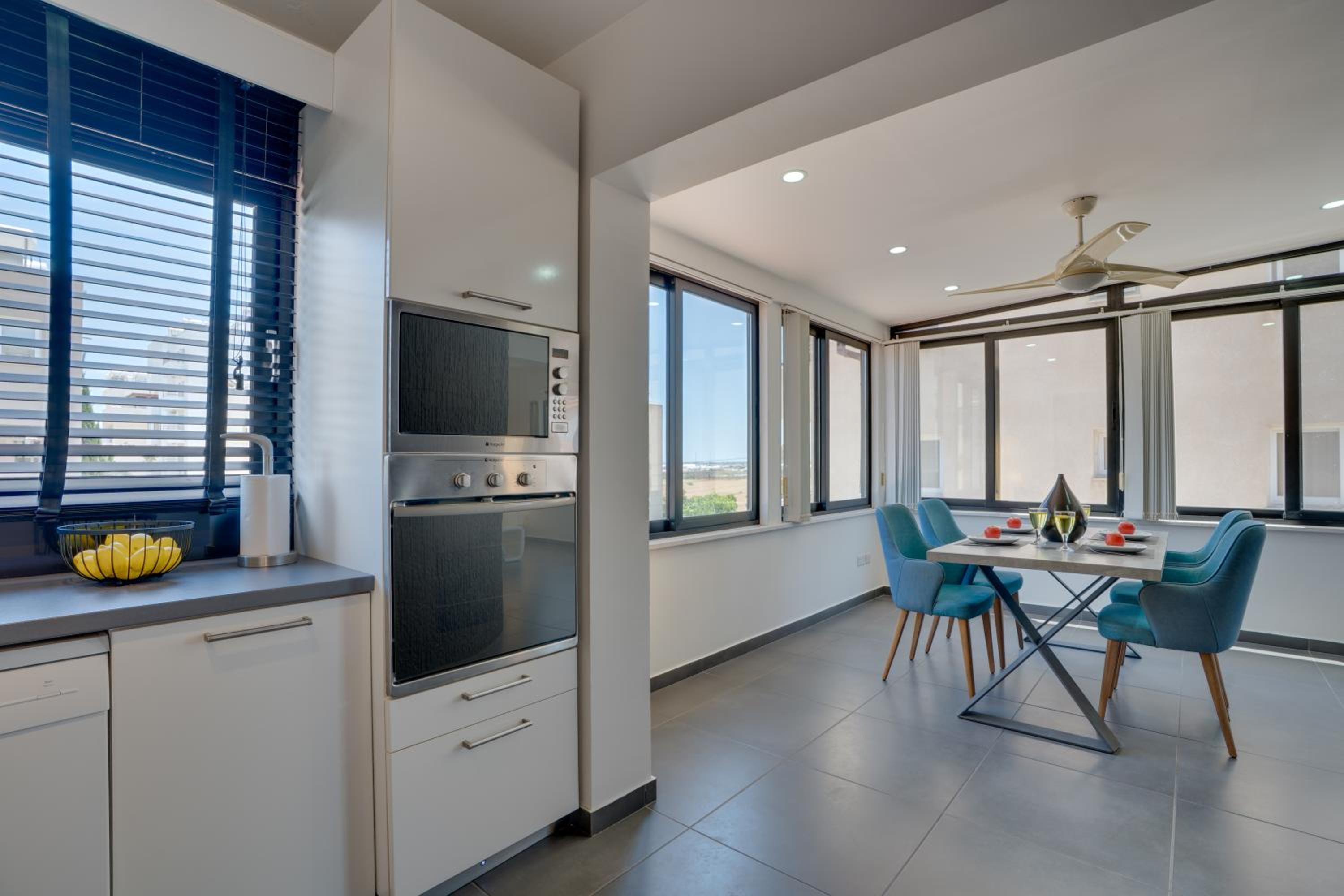 Makenzy Star 2bd duplex 300m from beach