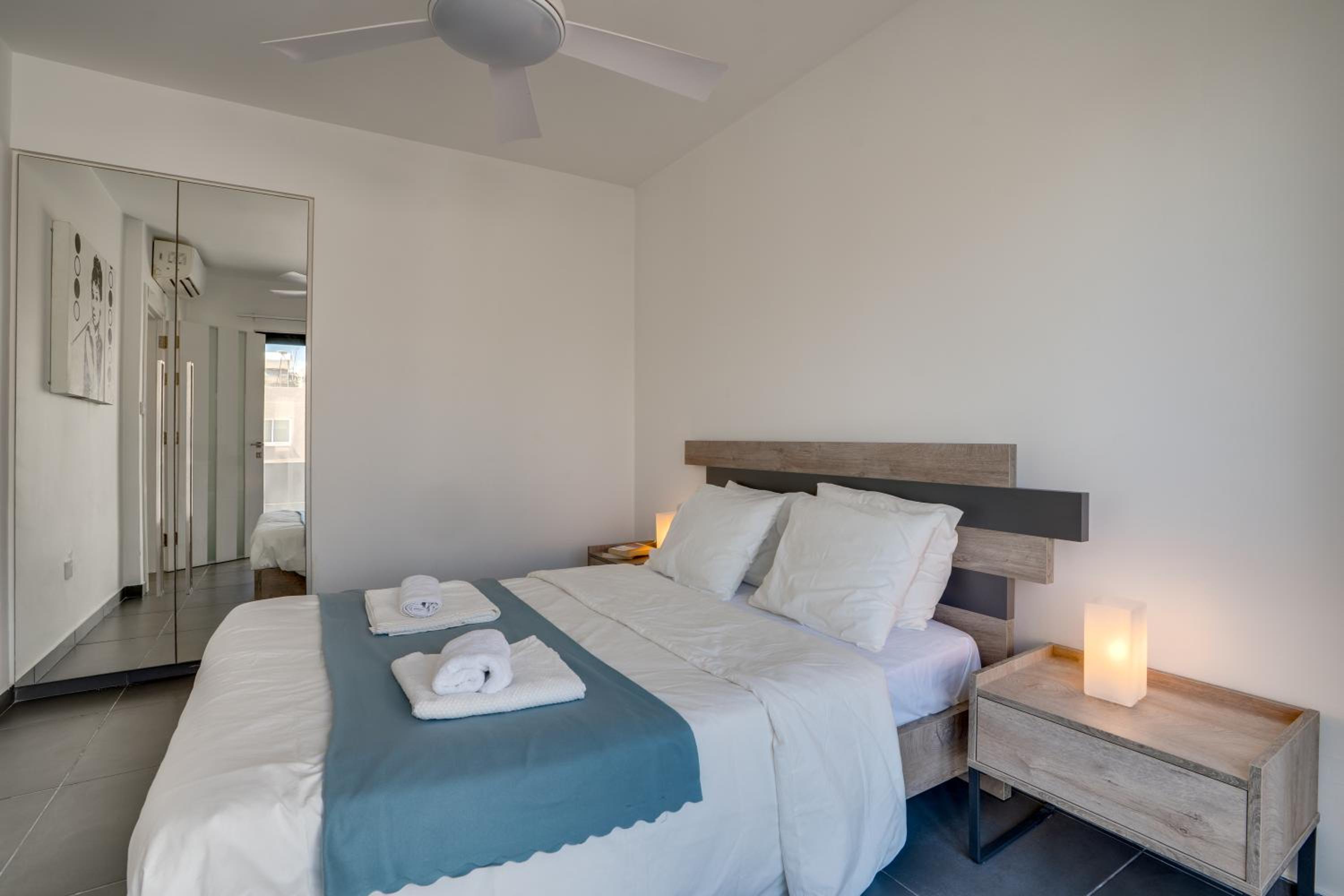 Makenzy Star 2bd duplex 300m from beach