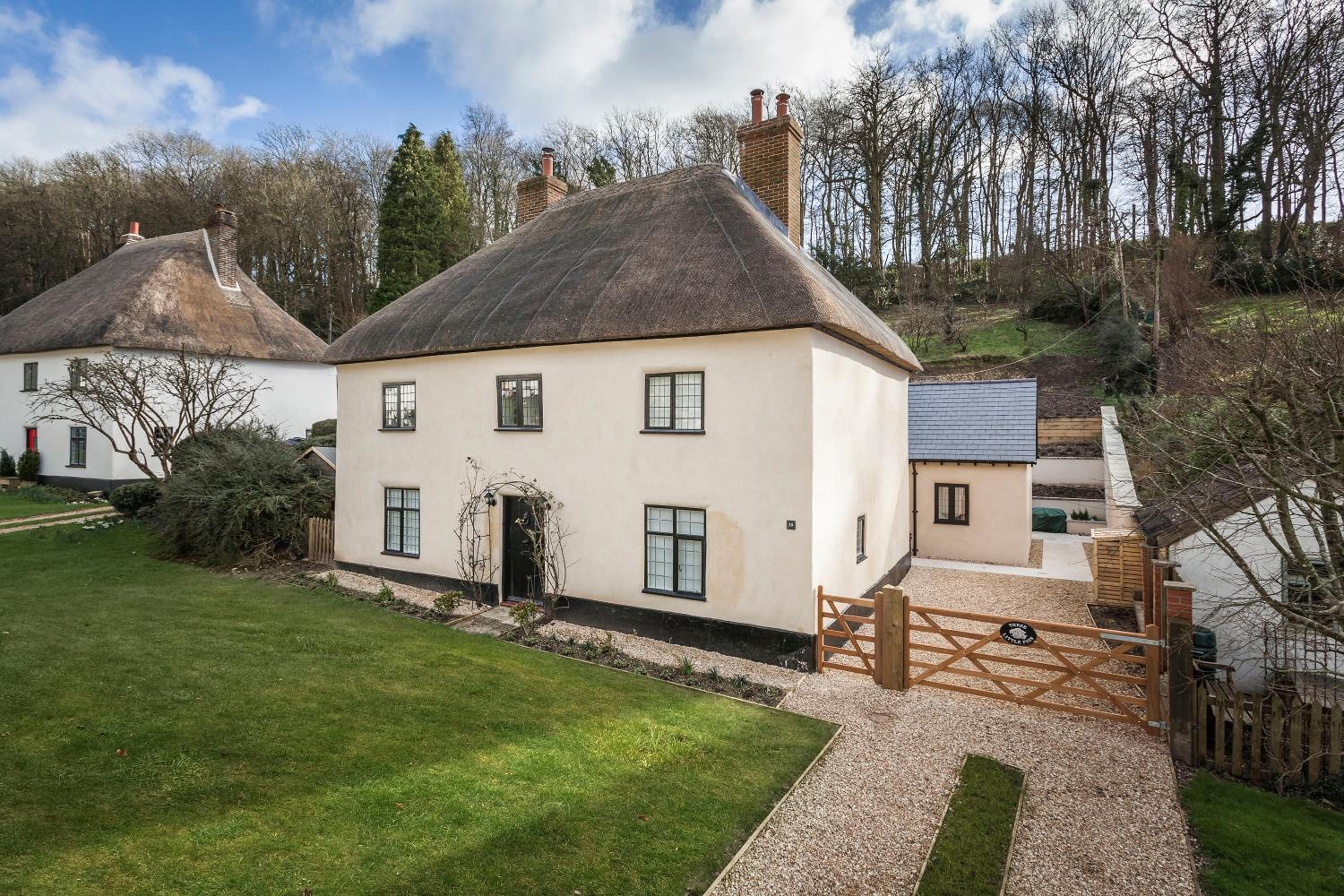 Three Little Pigs Luxury Cottage view 3