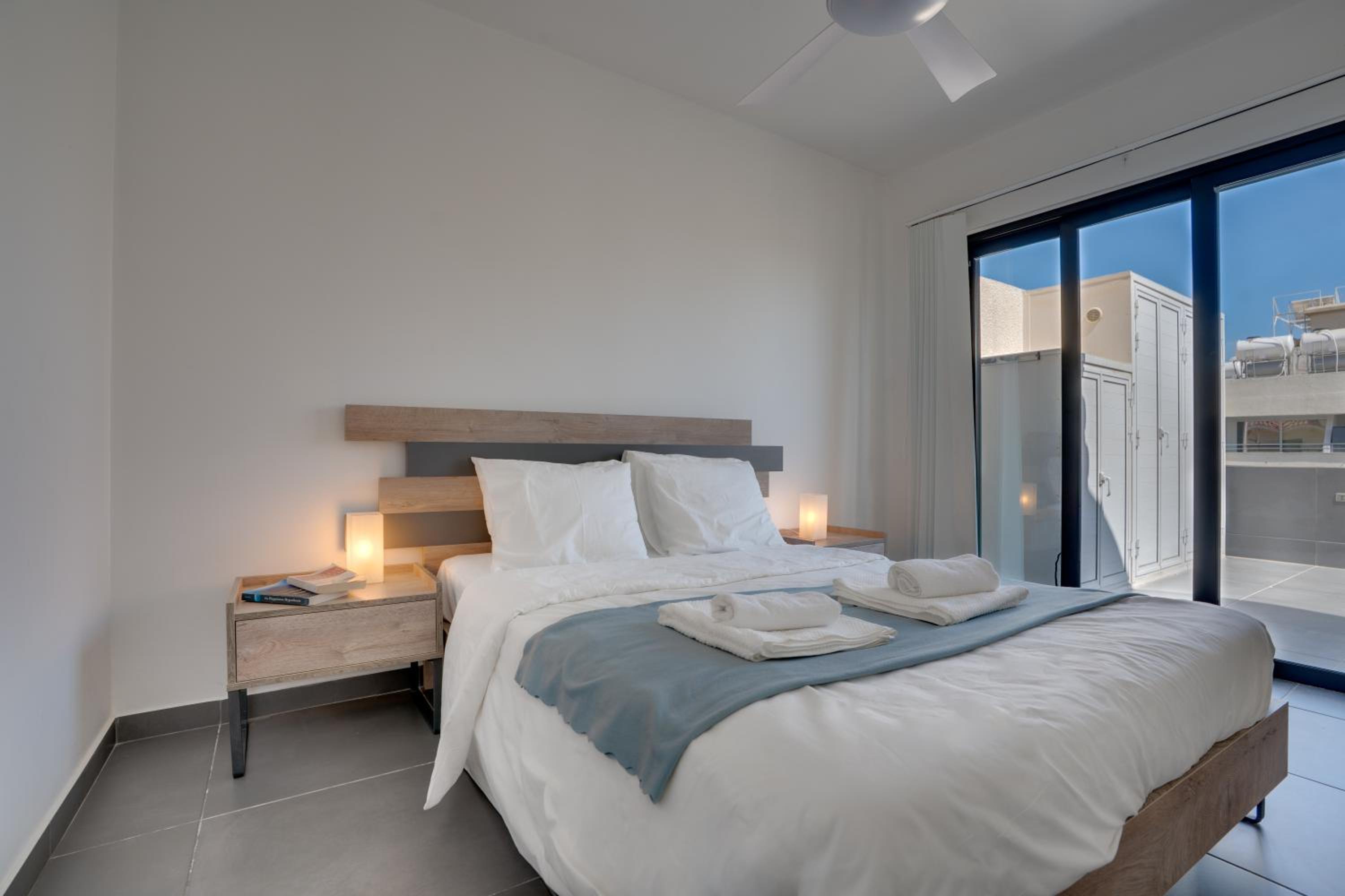 Makenzy Star 2bd duplex 300m from beach
