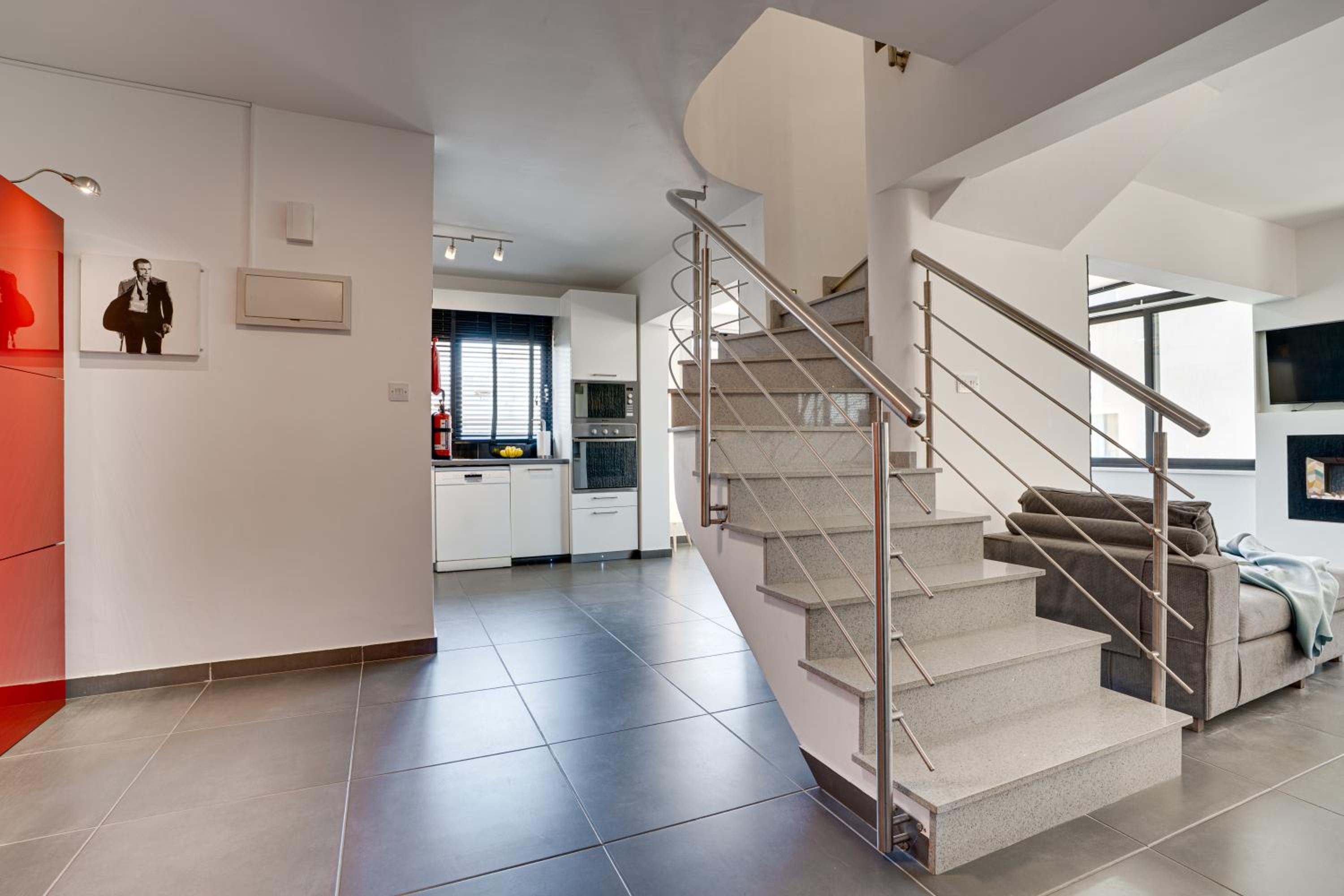 Makenzy Star 2bd duplex 300m from beach