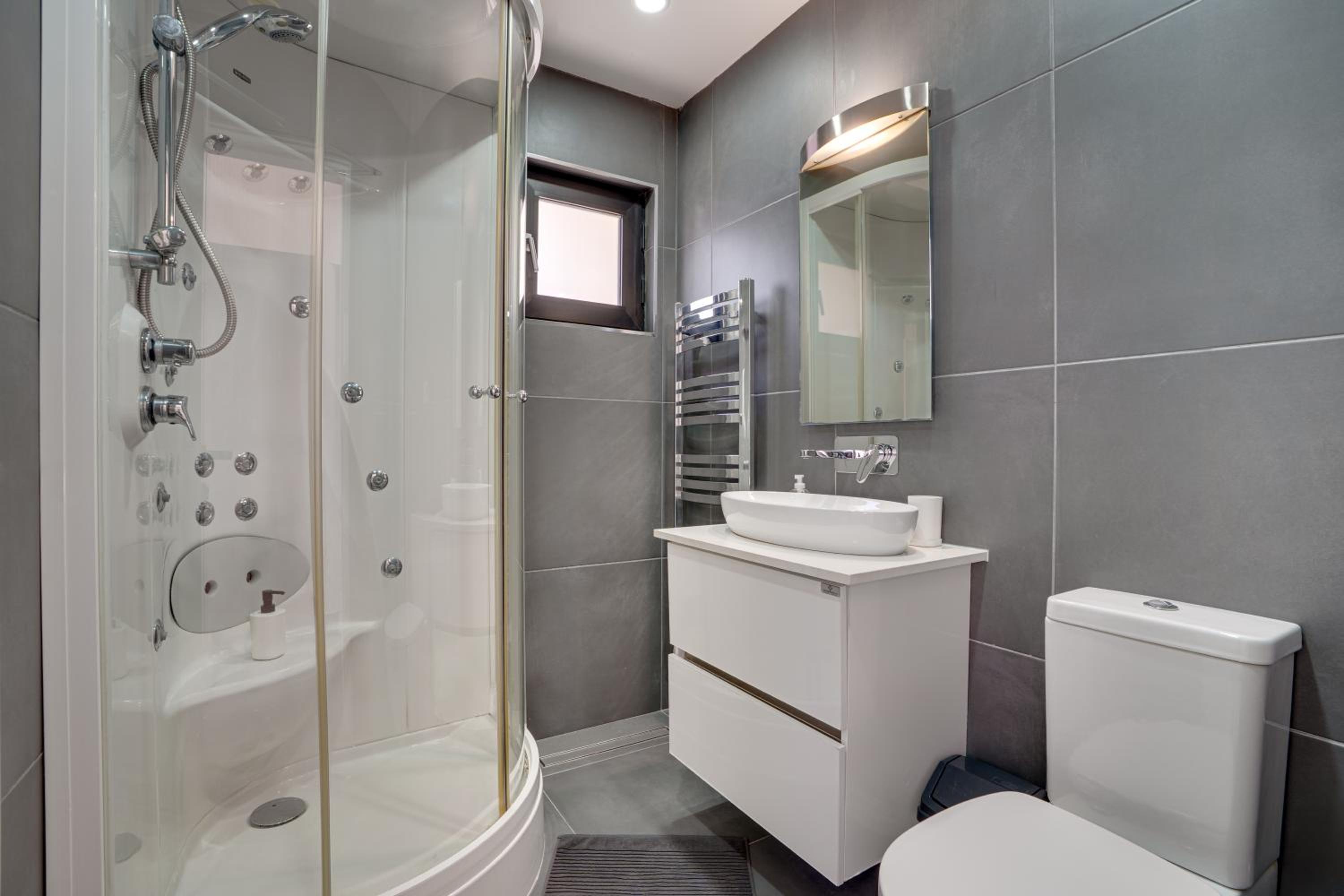Makenzy Star 2bd duplex 300m from beach