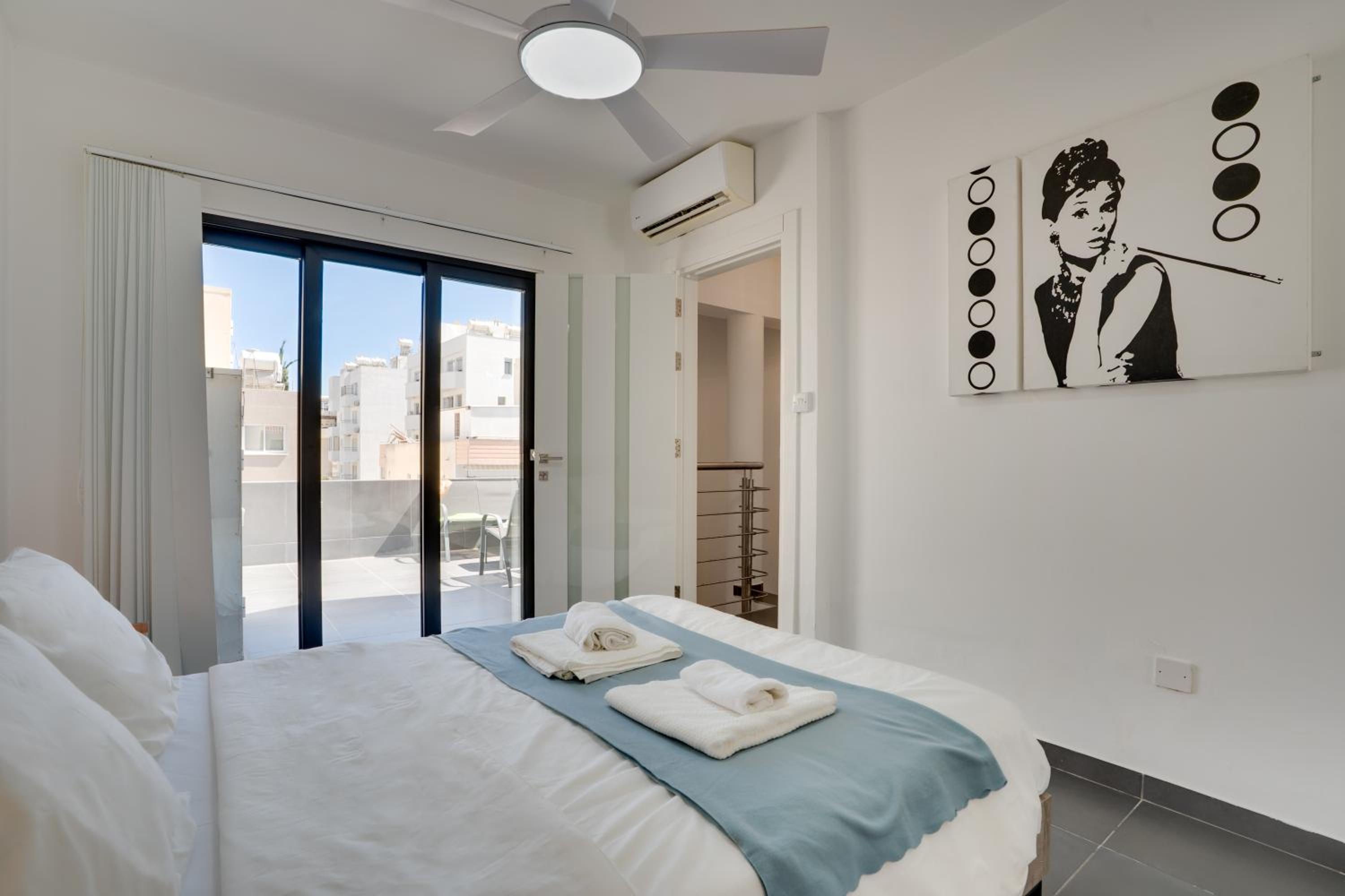 Makenzy Star 2bd duplex 300m from beach